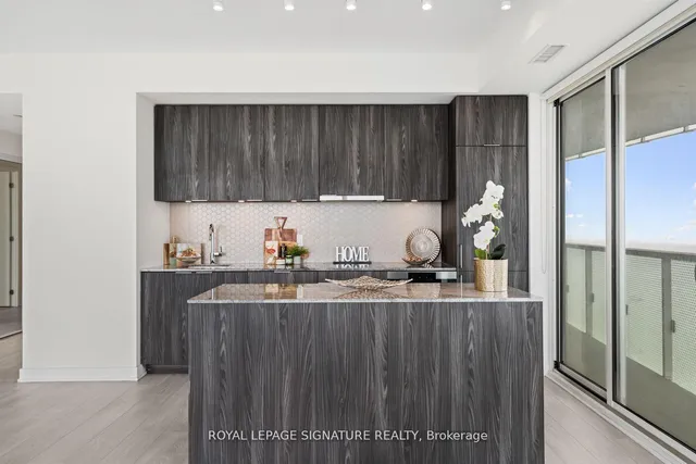 Additional property image - 15 Queens Quay Unit 3305