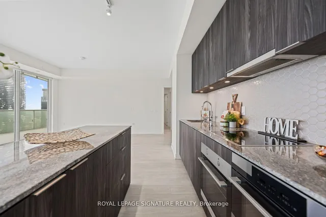 Additional property image - 15 Queens Quay Unit 3305