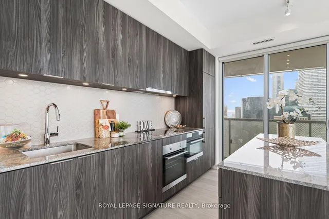 Additional property image - 15 Queens Quay Unit 3305