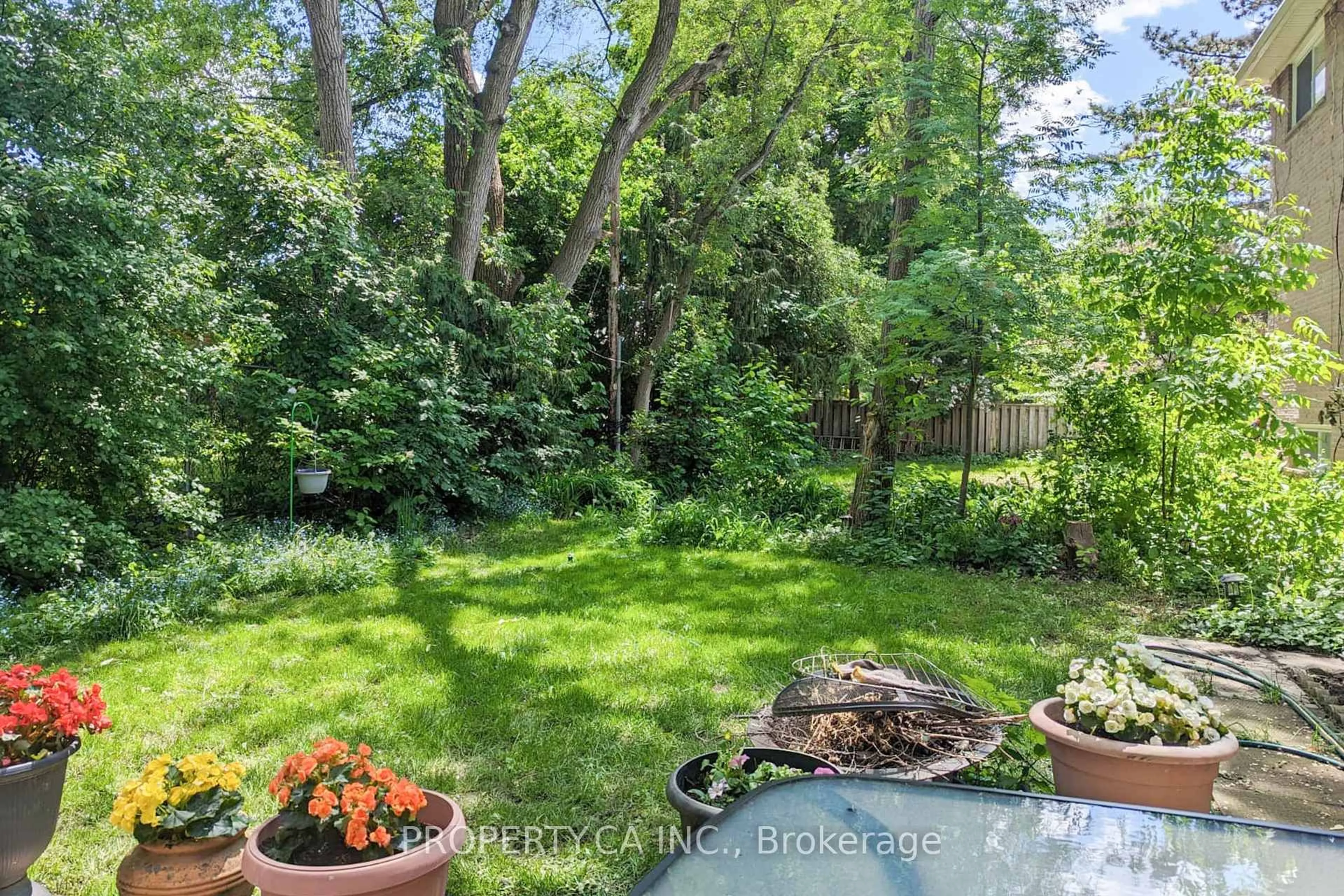 Patio, forest/trees view for 5937 Bathurst St #7, Toronto Ontario M2R 1Y8