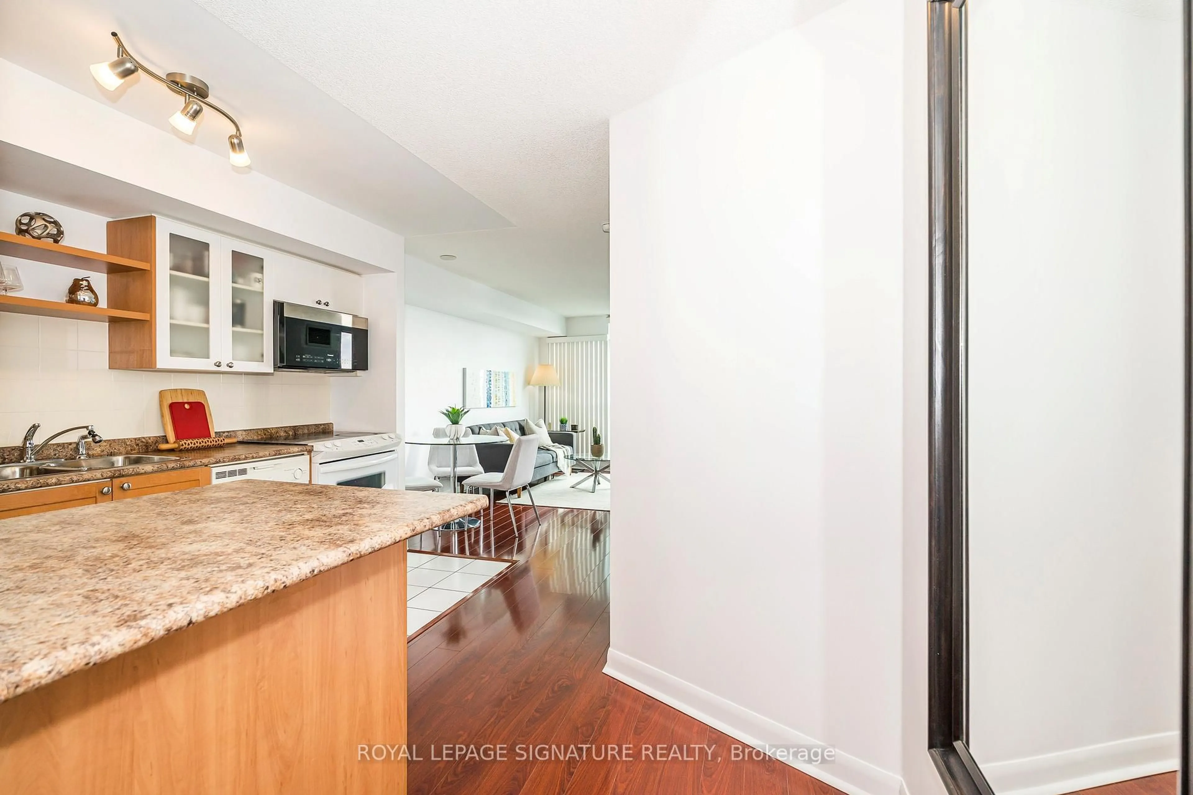 Open concept kitchen, unknown for 600 Fleet St #1203, Toronto Ontario M5V 1B7