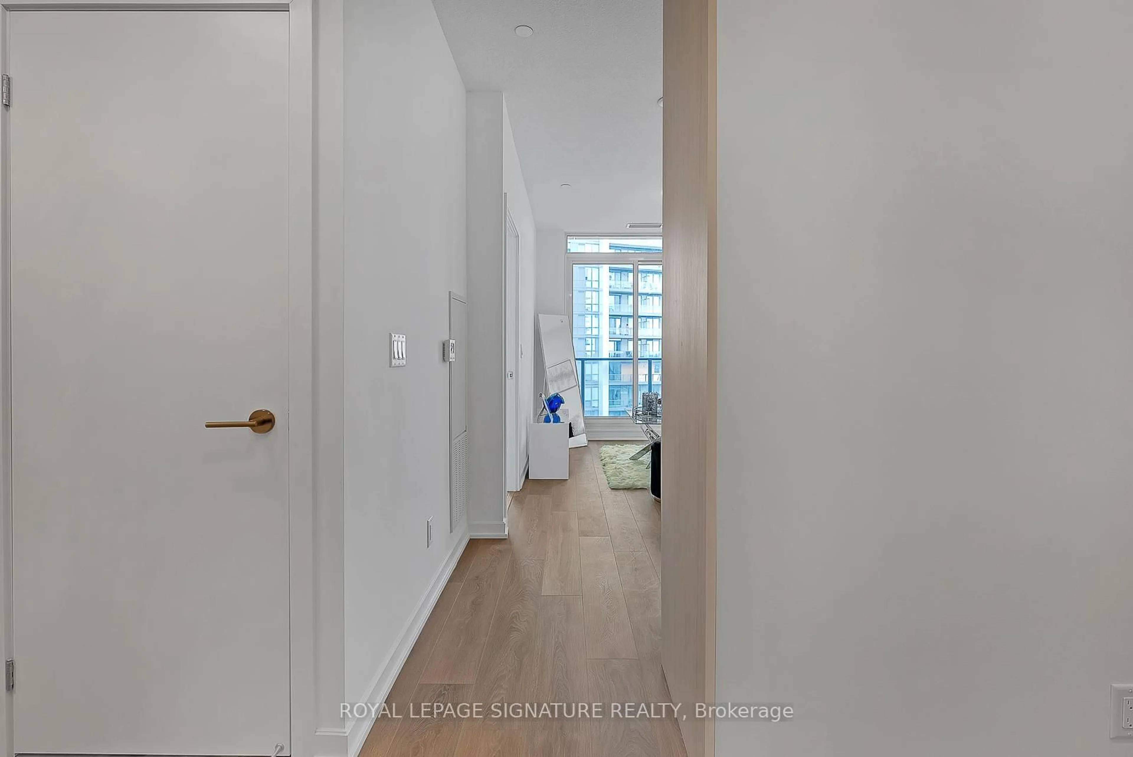 Indoor entryway for 36 Forest Manor Rd #722, Toronto Ontario M2J 1M1
