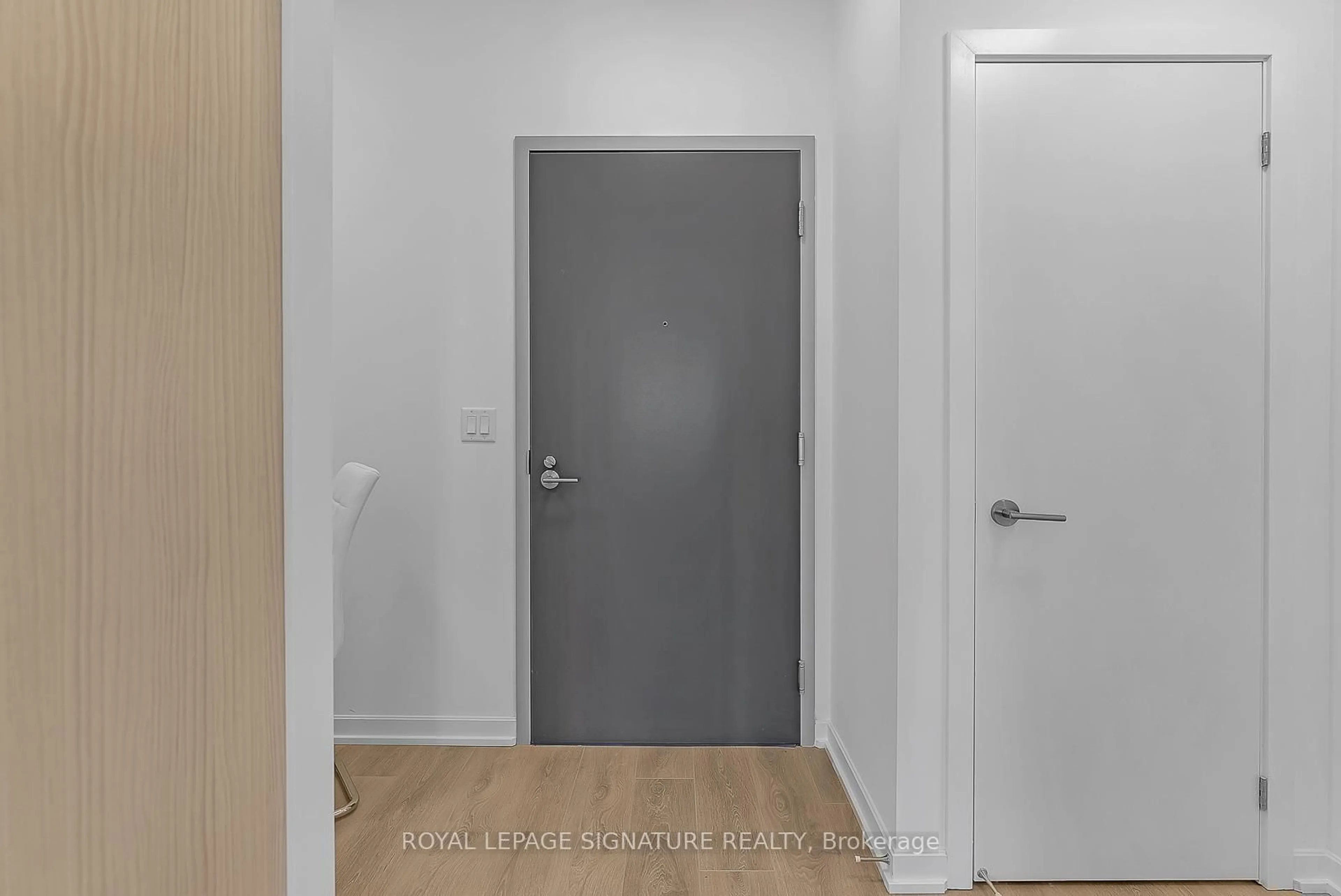 Indoor entryway for 36 Forest Manor Rd #722, Toronto Ontario M2J 1M1
