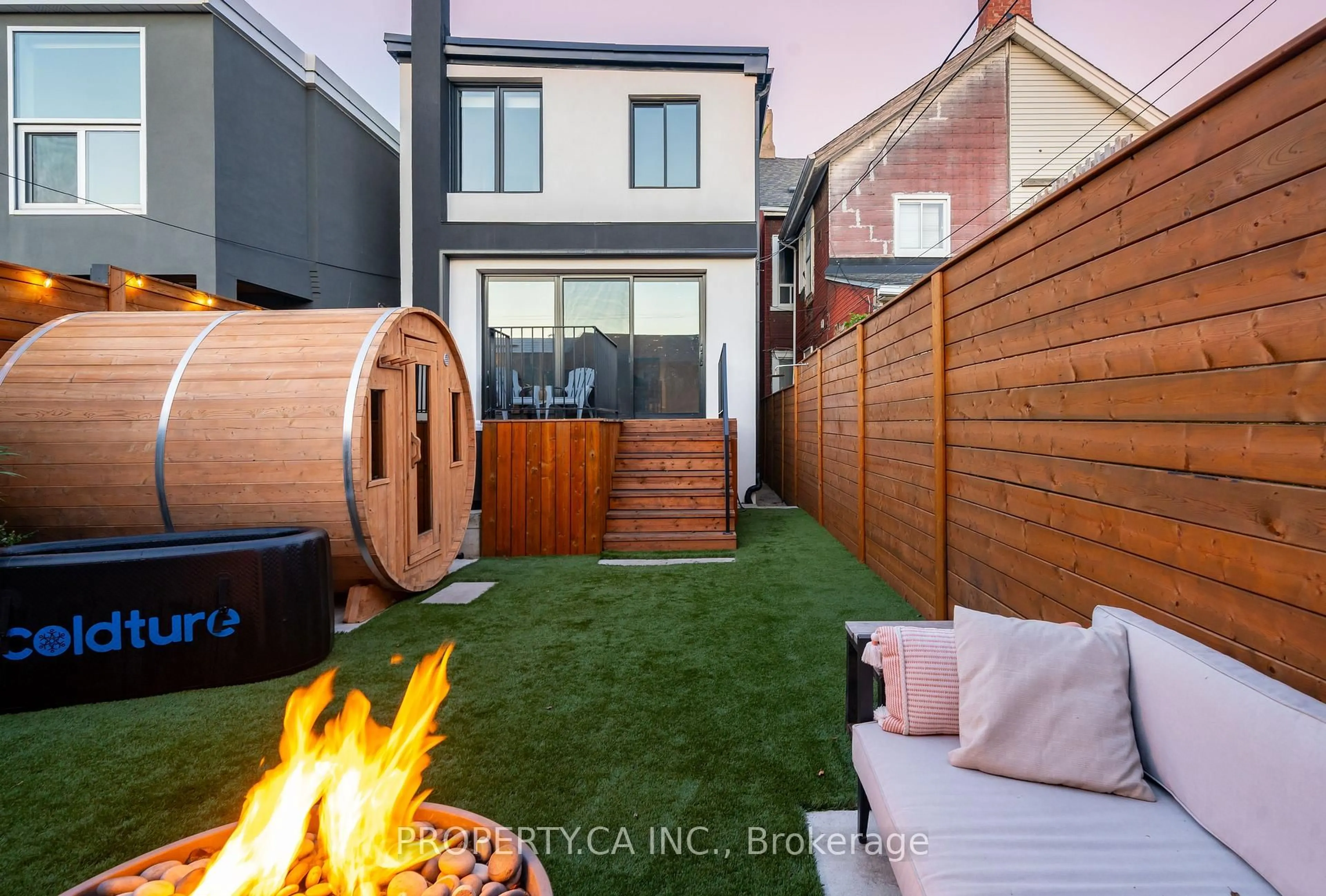 Unknown for 268 Euclid Ave, Toronto Ontario M6J 2K2
