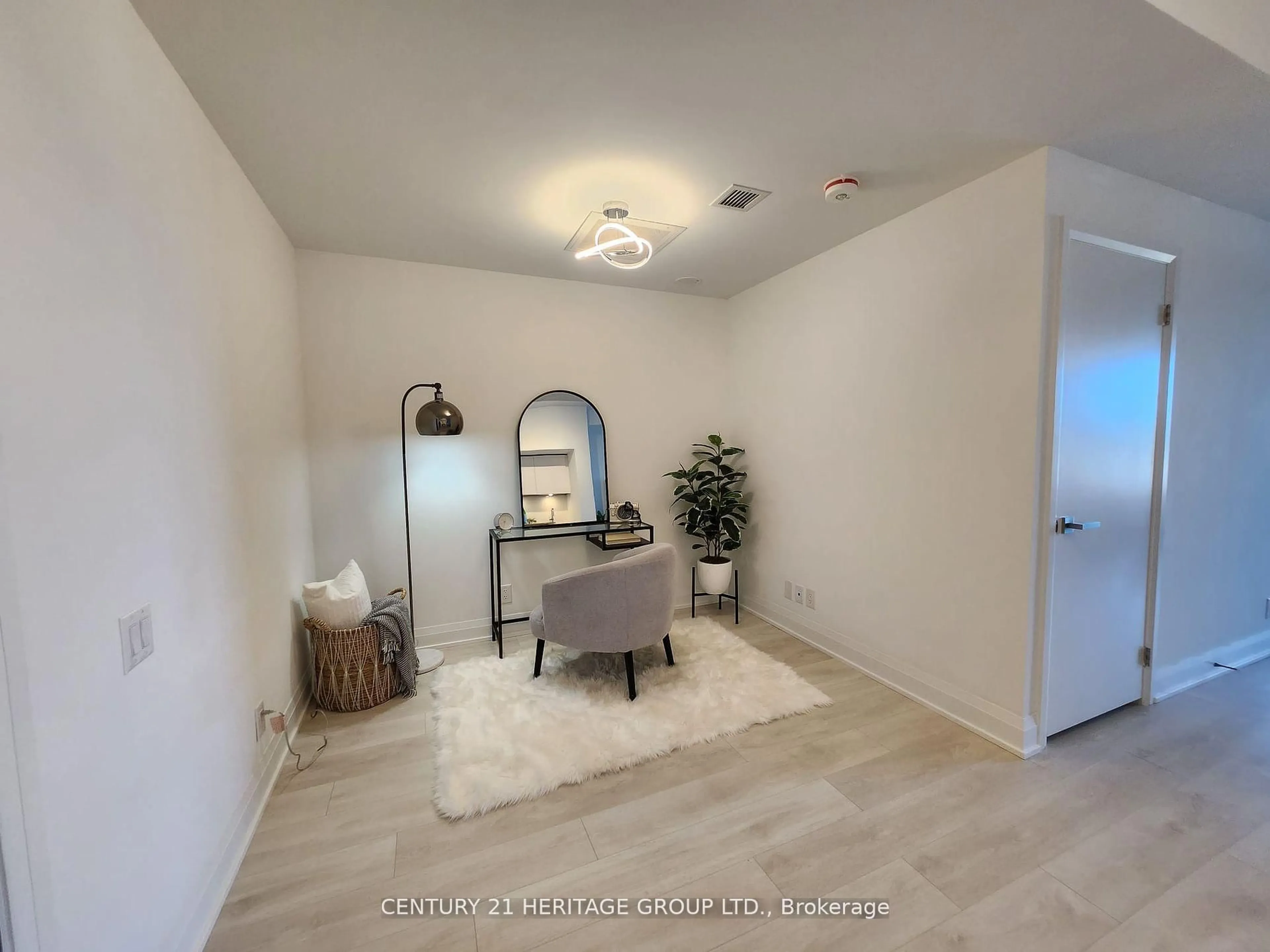 Indoor entryway for 33 Frederick Todd Way #614, Toronto Ontario M4G 0C9