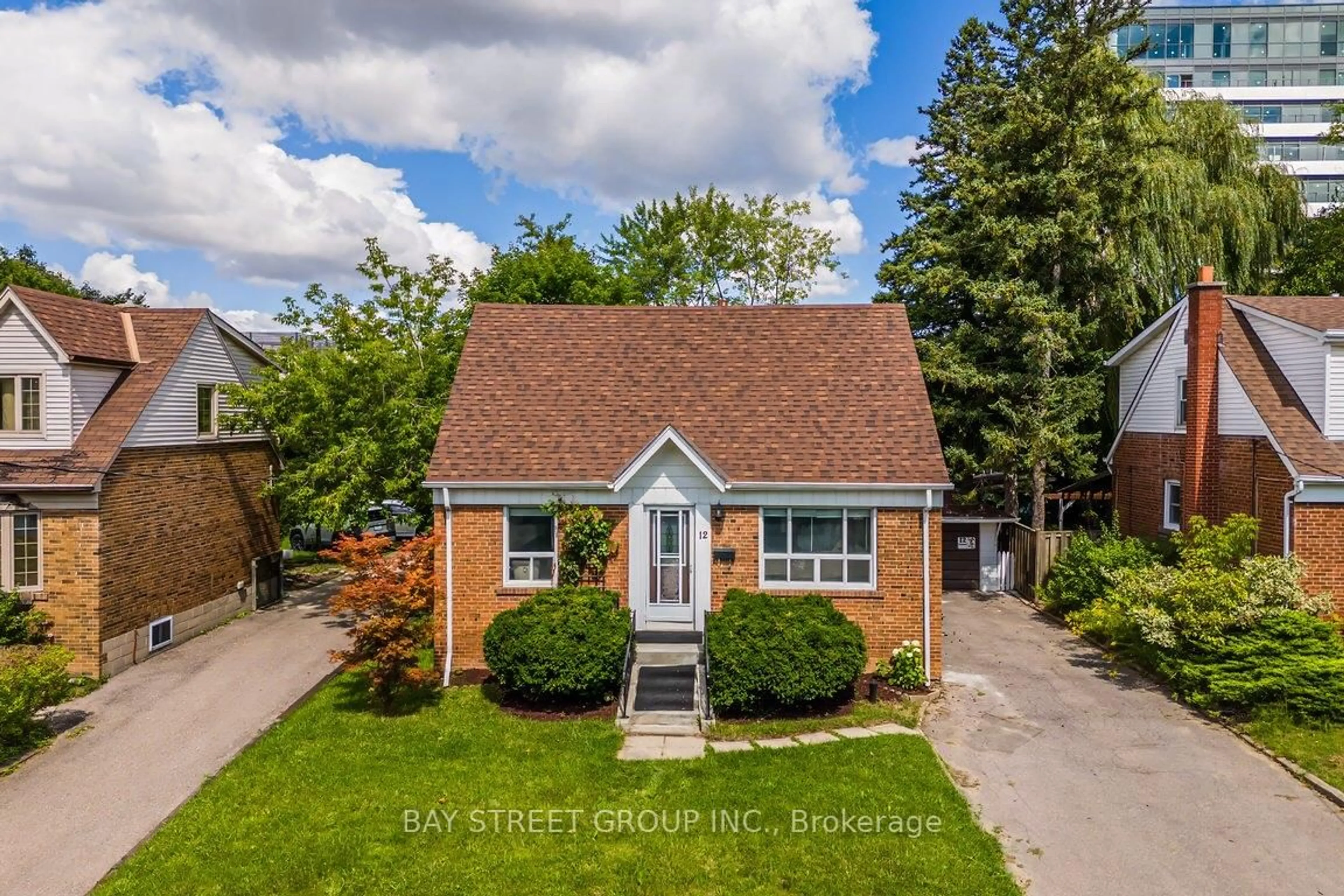 A pic from outside/outdoor area/front of a property/back of a property/a pic from drone, street for 12 Craigmore Cres, Toronto Ontario M2N 2Y3