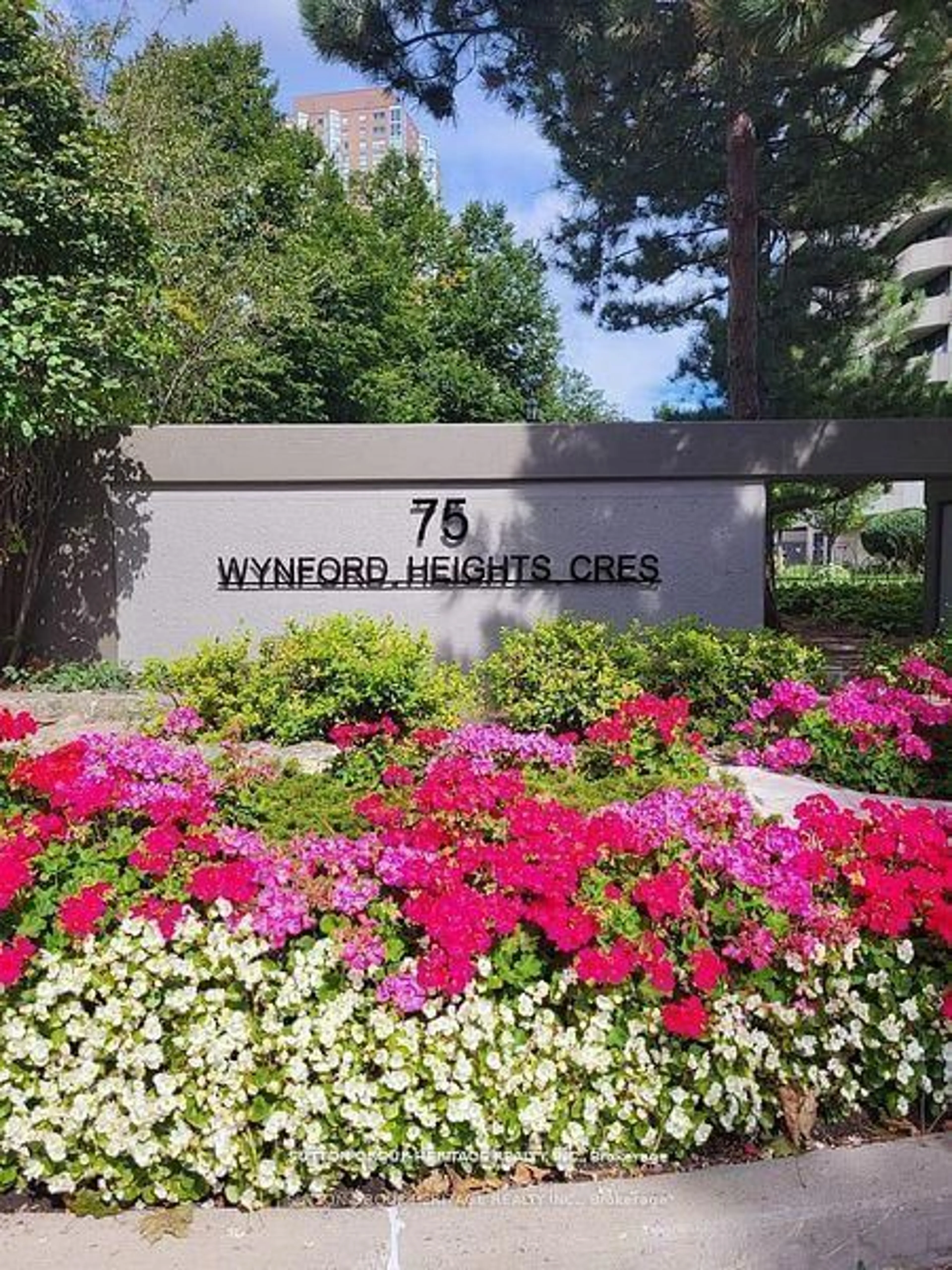 Indoor foyer for 75 Wynford Heights Cres #201, Toronto Ontario M3C 3H9