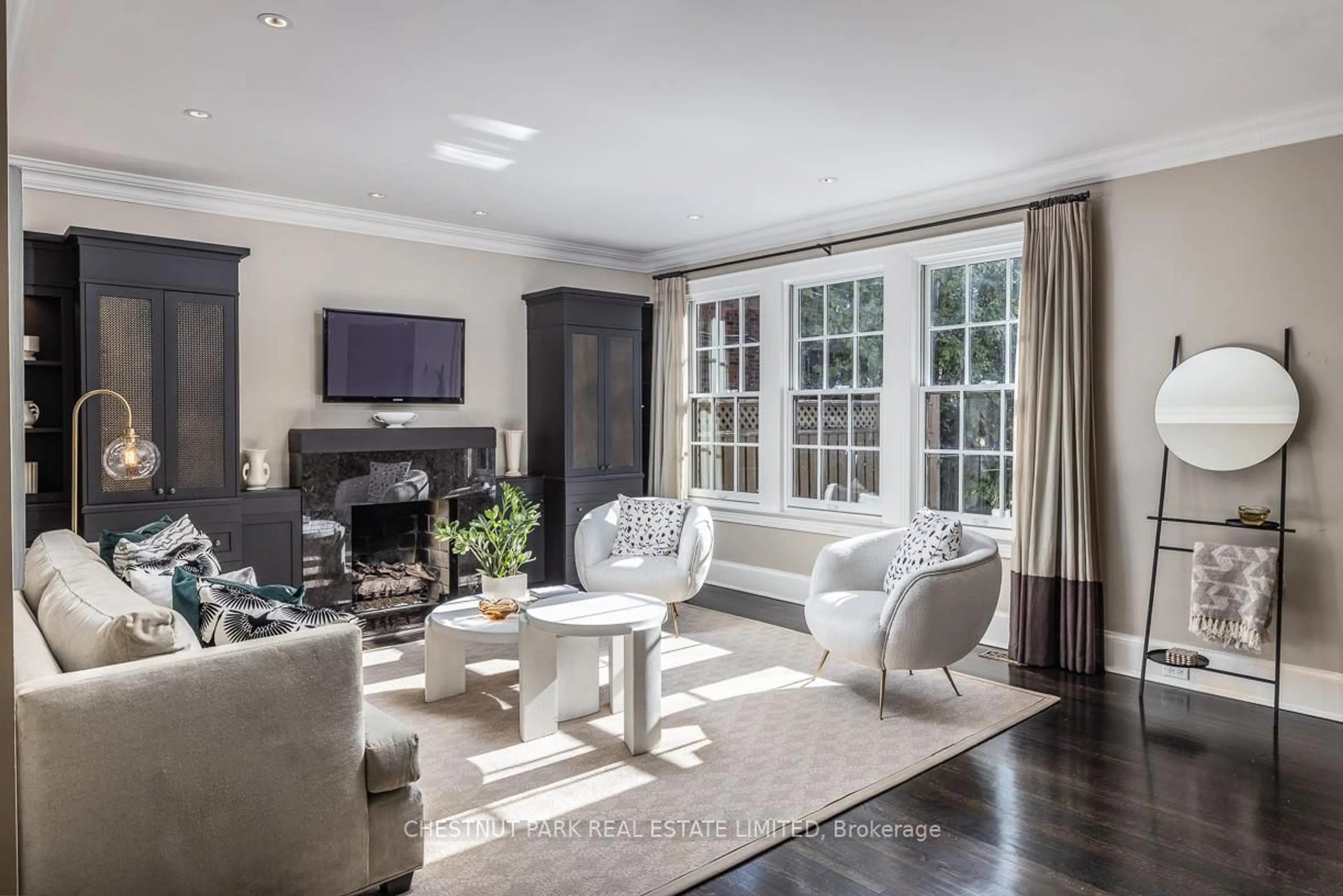 Living room with furniture, unknown for 406 Glenayr Rd, Toronto Ontario M5P 3C7