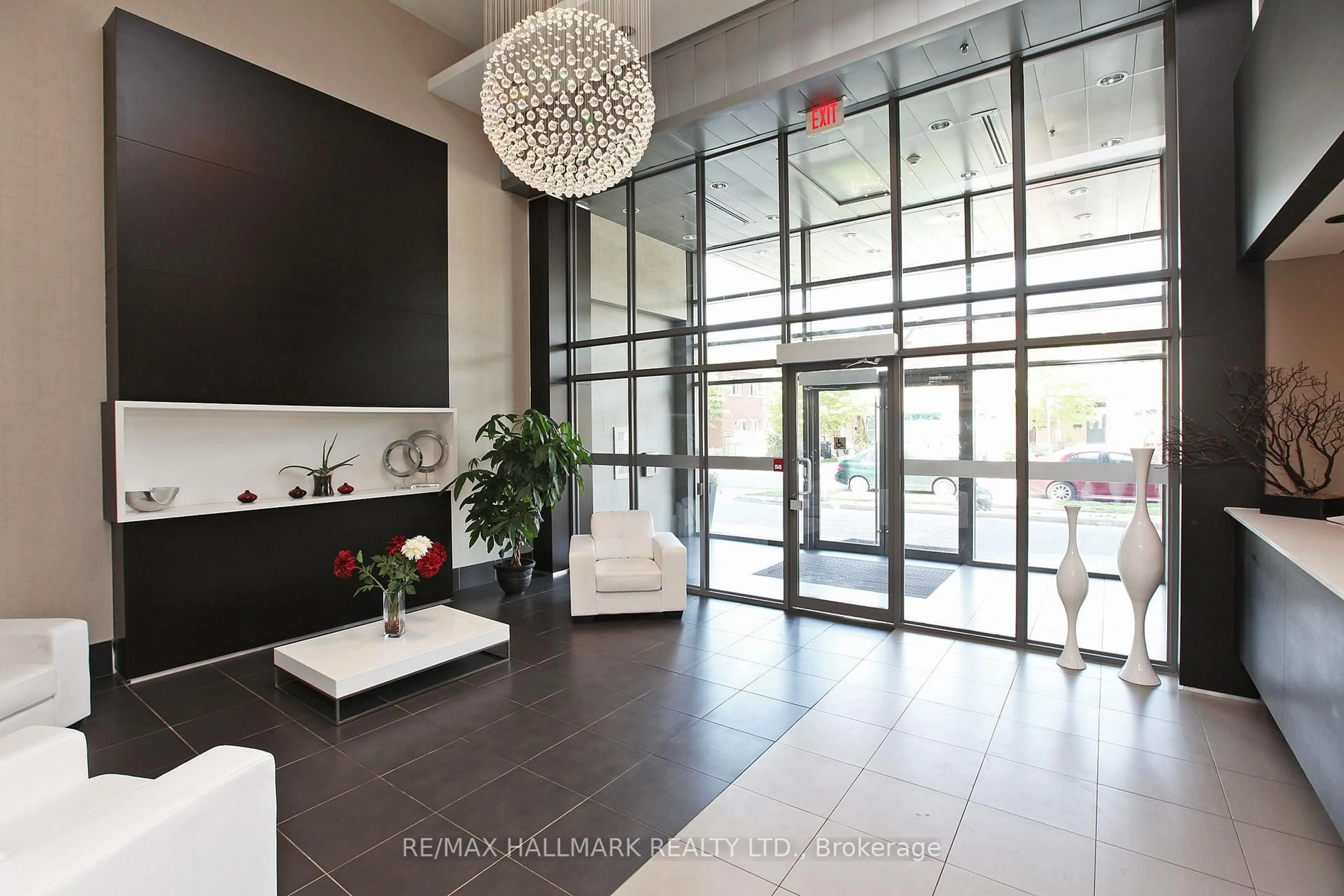 Indoor foyer for 120 Dallimore Circ #908, Toronto Ontario M3C 4J1