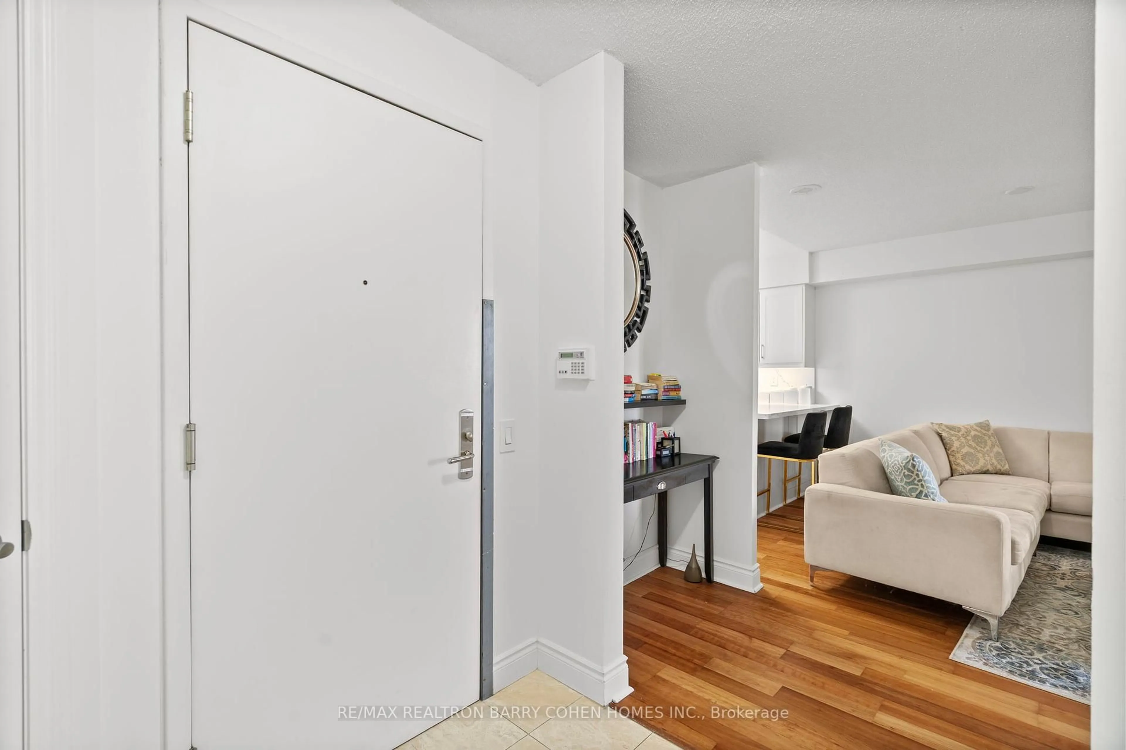 Indoor entryway for 80 Harrison Garden Blvd #624, Toronto Ontario M2N 7E3