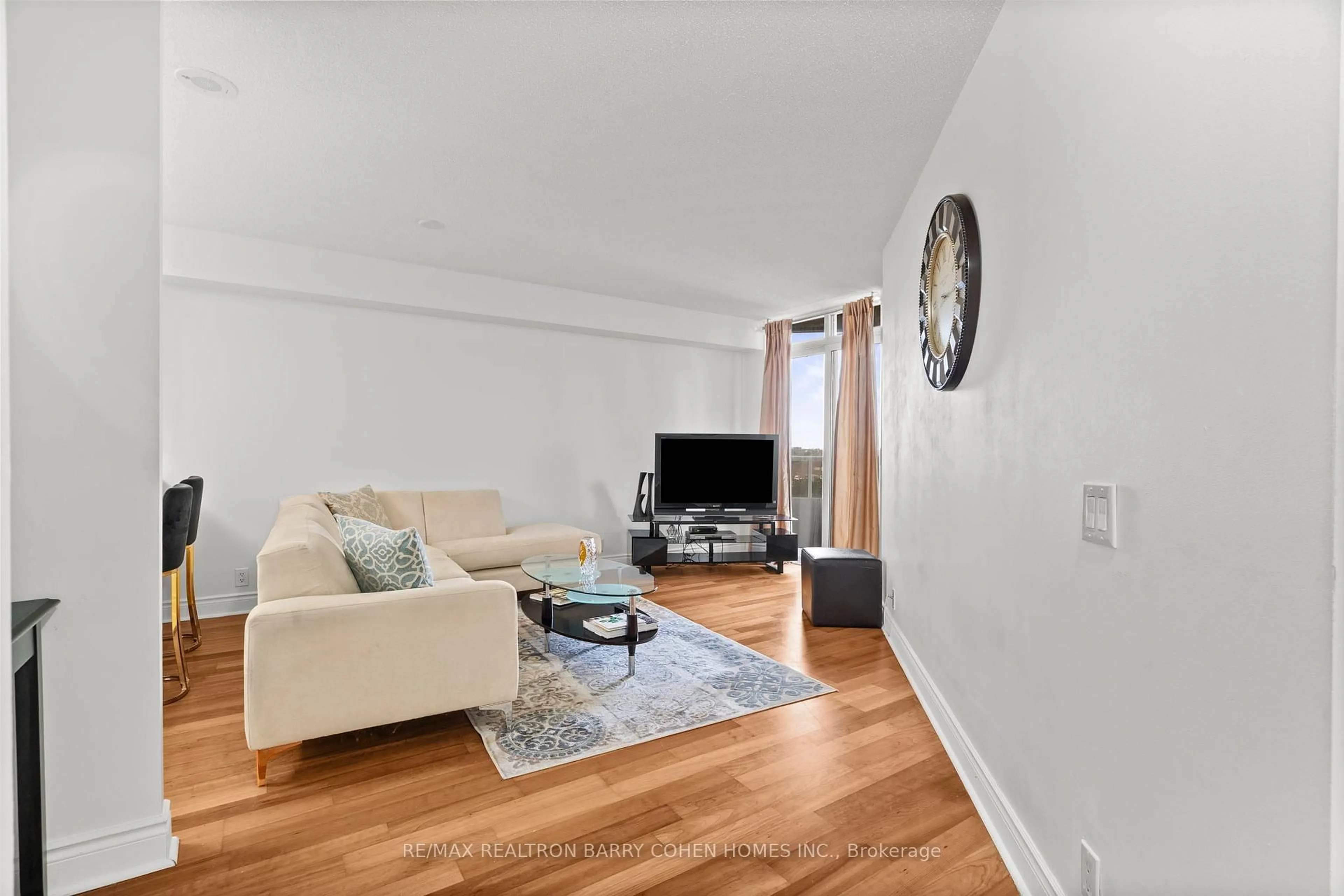 Living room with furniture, unknown for 80 Harrison Garden Blvd #624, Toronto Ontario M2N 7E3