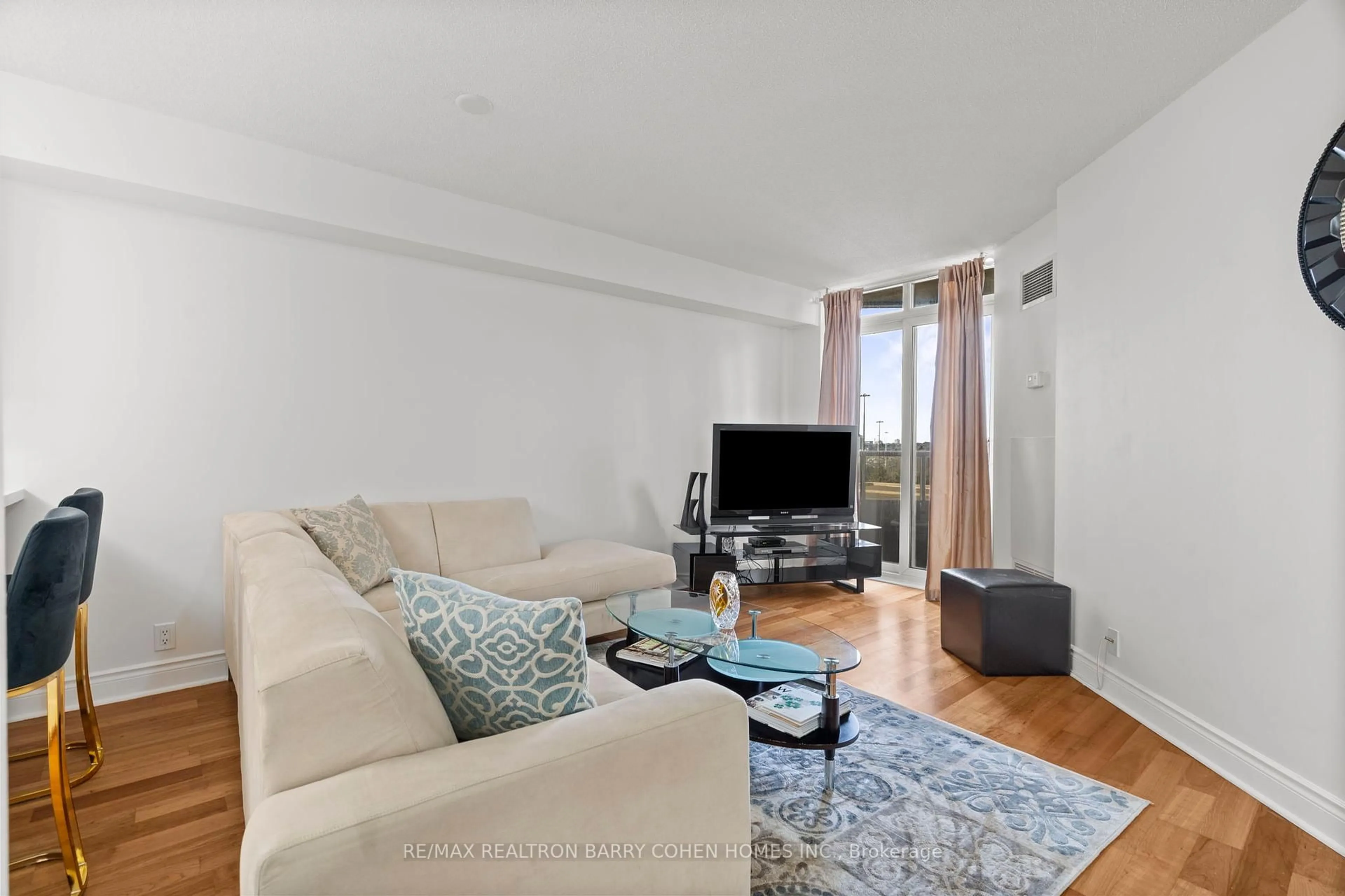 Living room with furniture, unknown for 80 Harrison Garden Blvd #624, Toronto Ontario M2N 7E3