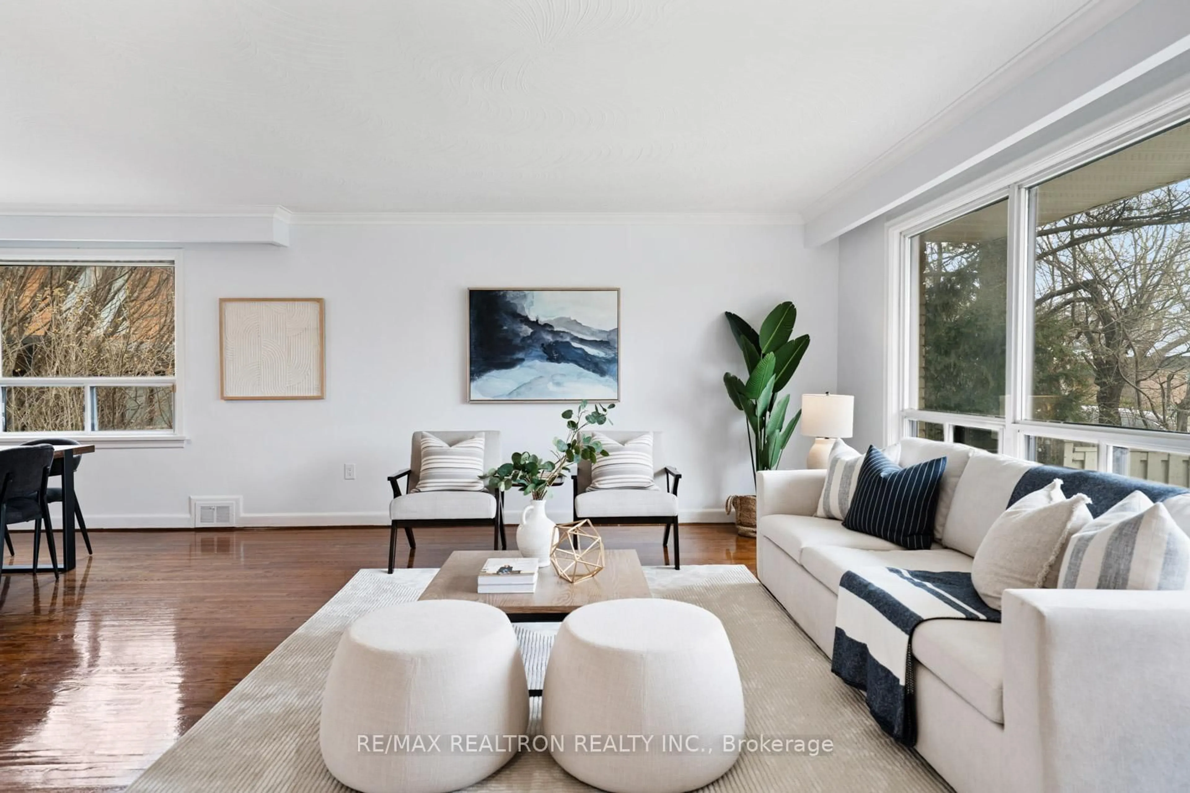 Living room with furniture, unknown for 98 Palm Dr, Toronto Ontario M3H 2C3