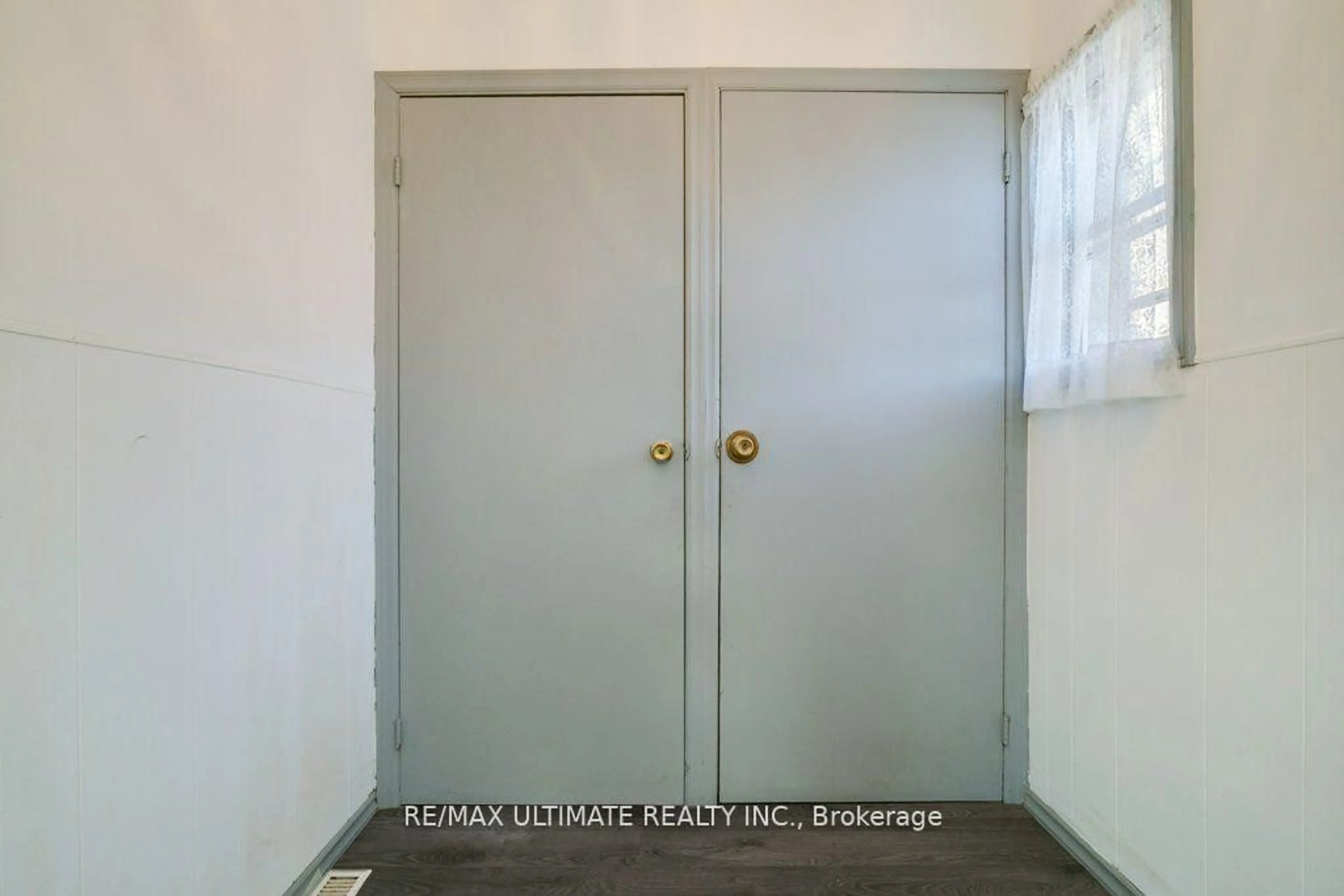 Indoor entryway for 34 Hickson St, Toronto Ontario M6K 1T3