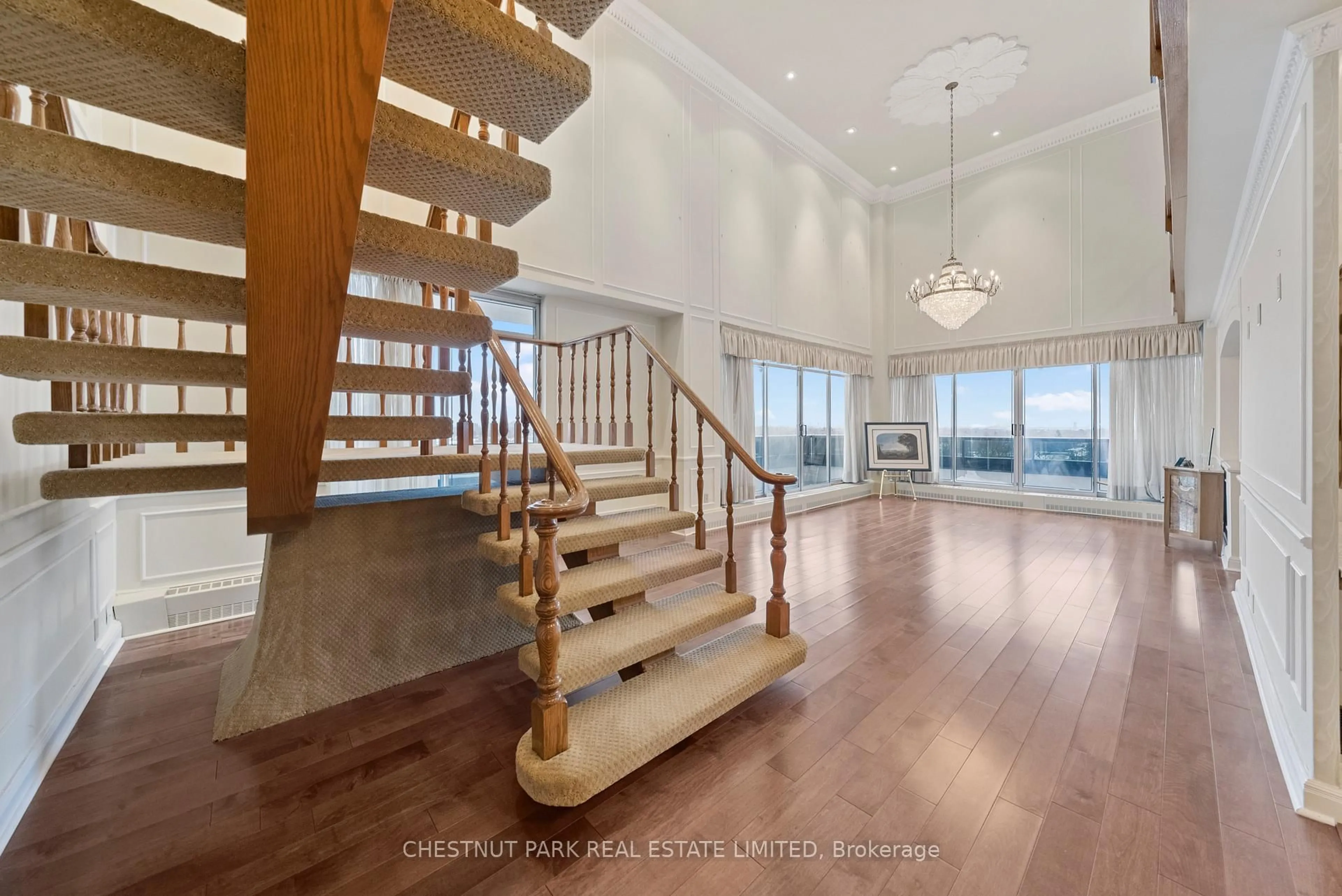 Indoor foyer for 2600 Bathurst St #PH 1, Toronto Ontario M6B 2Z4
