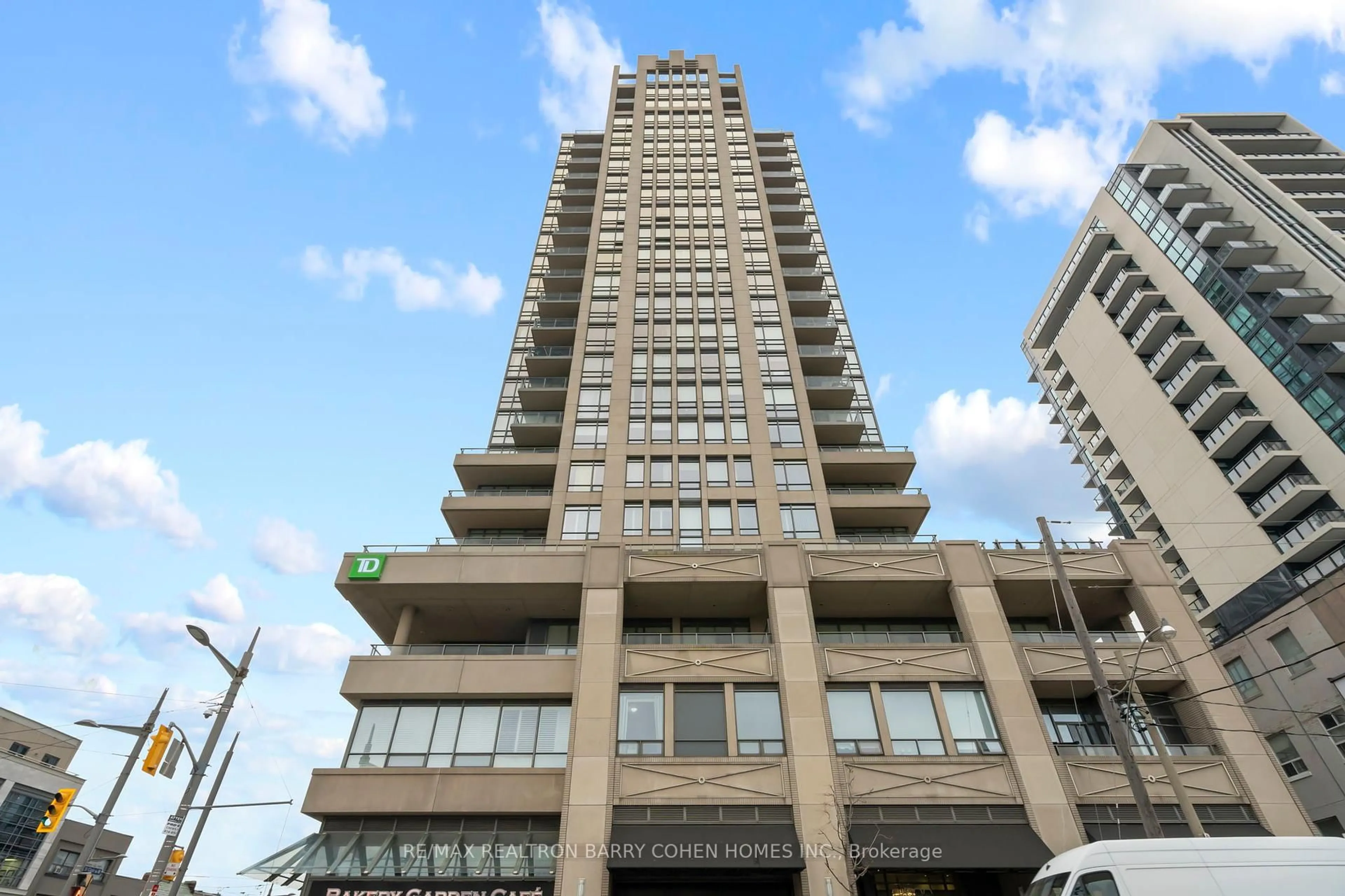 Unknown for 500 St Clair Ave #2103, Toronto Ontario M6C 1A8