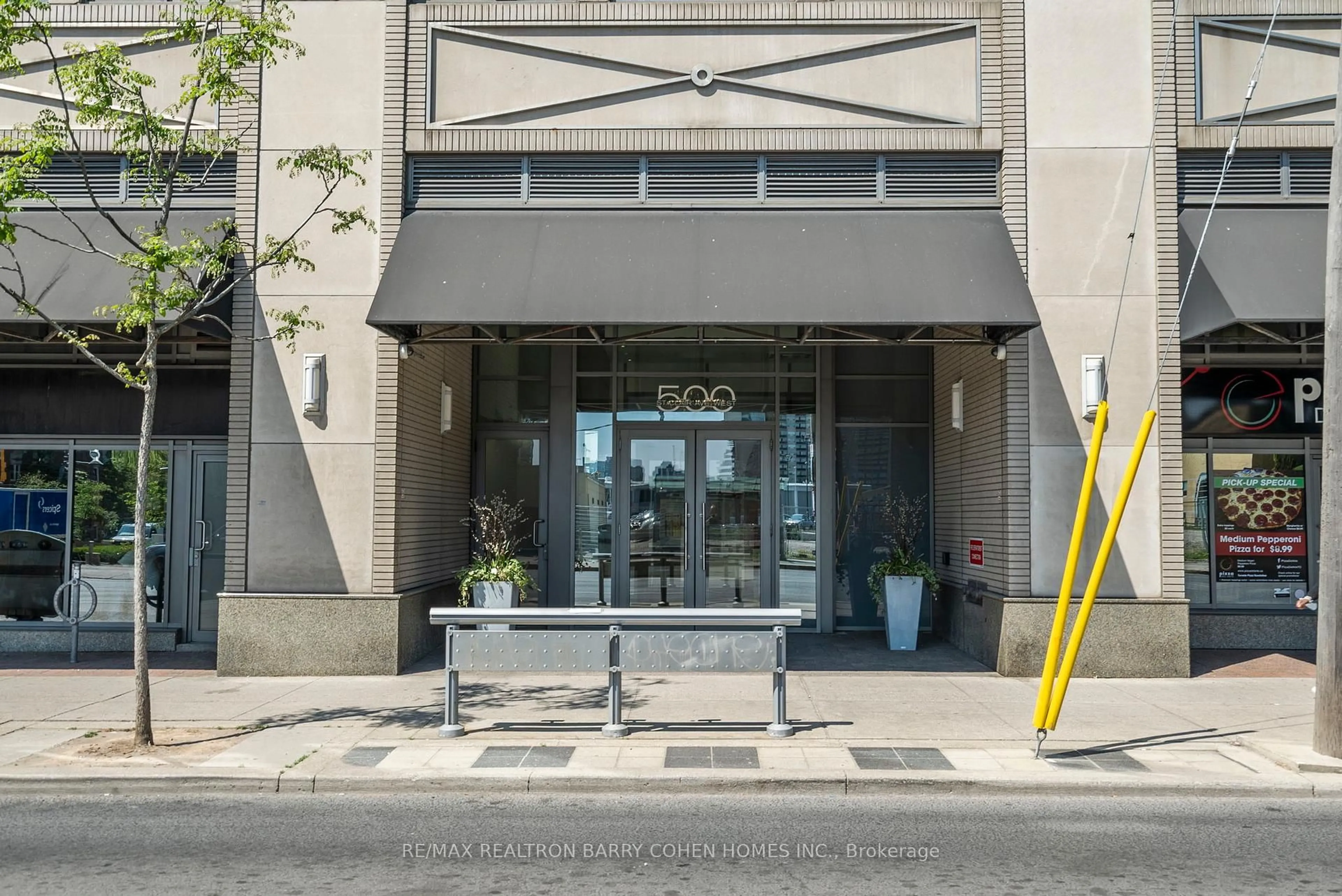 Indoor foyer for 500 St Clair Ave #2103, Toronto Ontario M6C 1A8