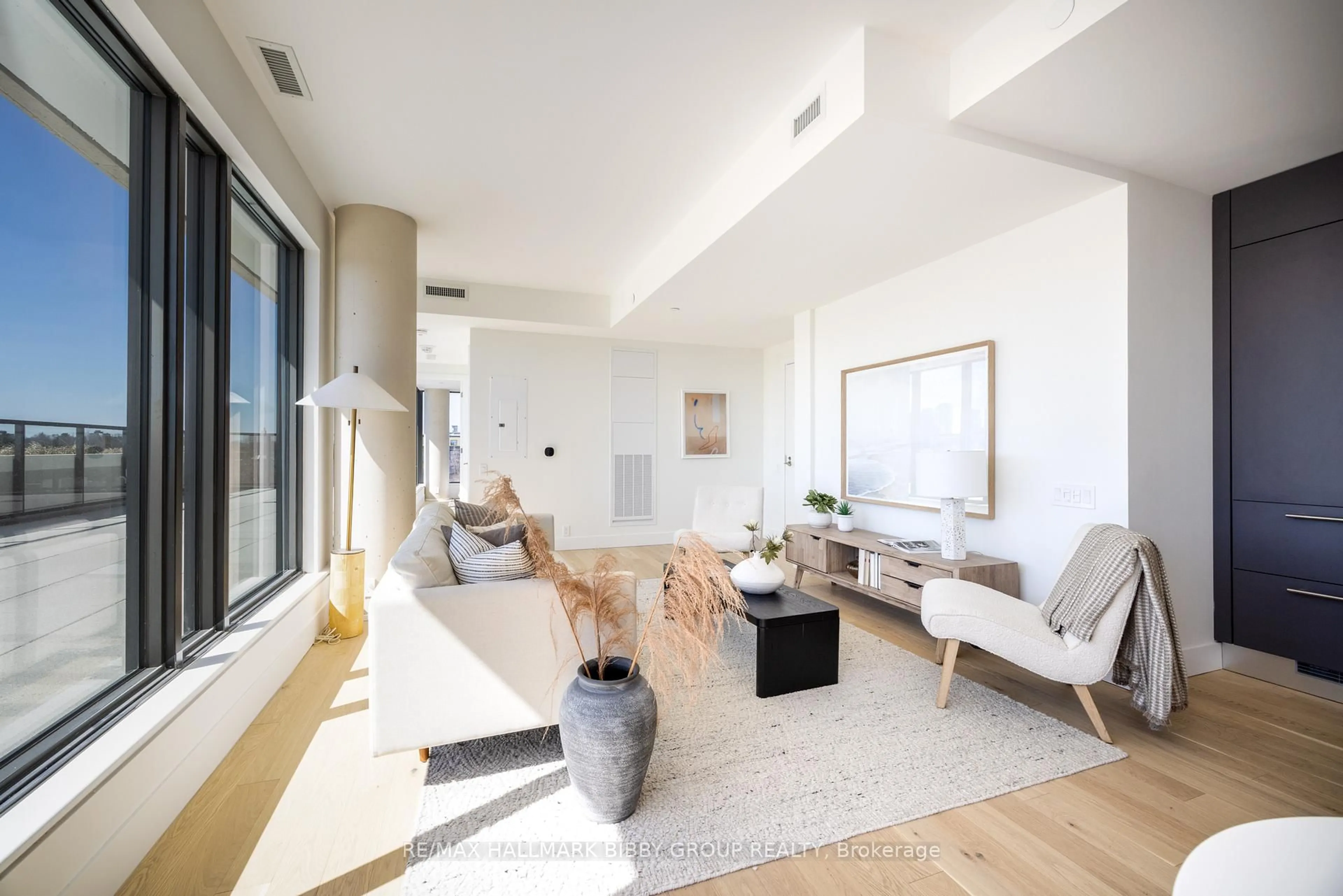 Living room with furniture, unknown for 1414 Bayview Ave #701, Toronto Ontario M4G 3A7