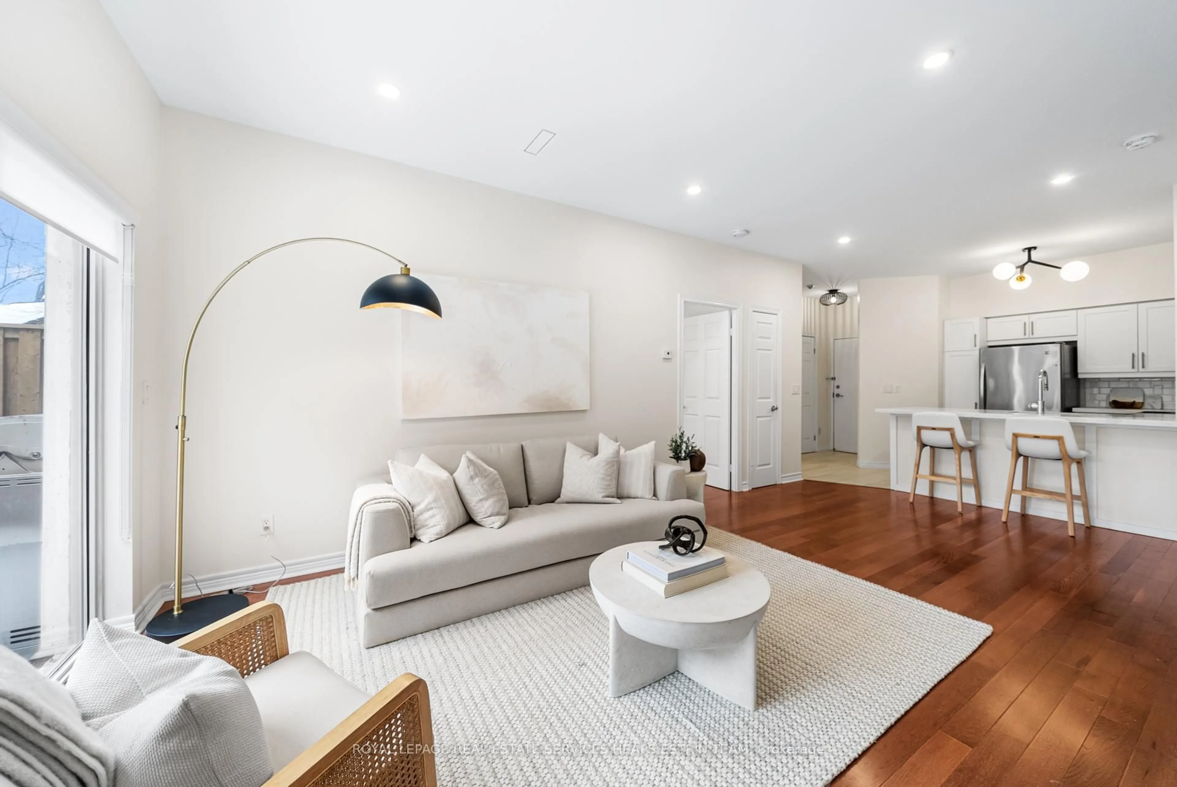 Living room with furniture, unknown for 211 Randolph Rd #106, Toronto Ontario M4G 4H1