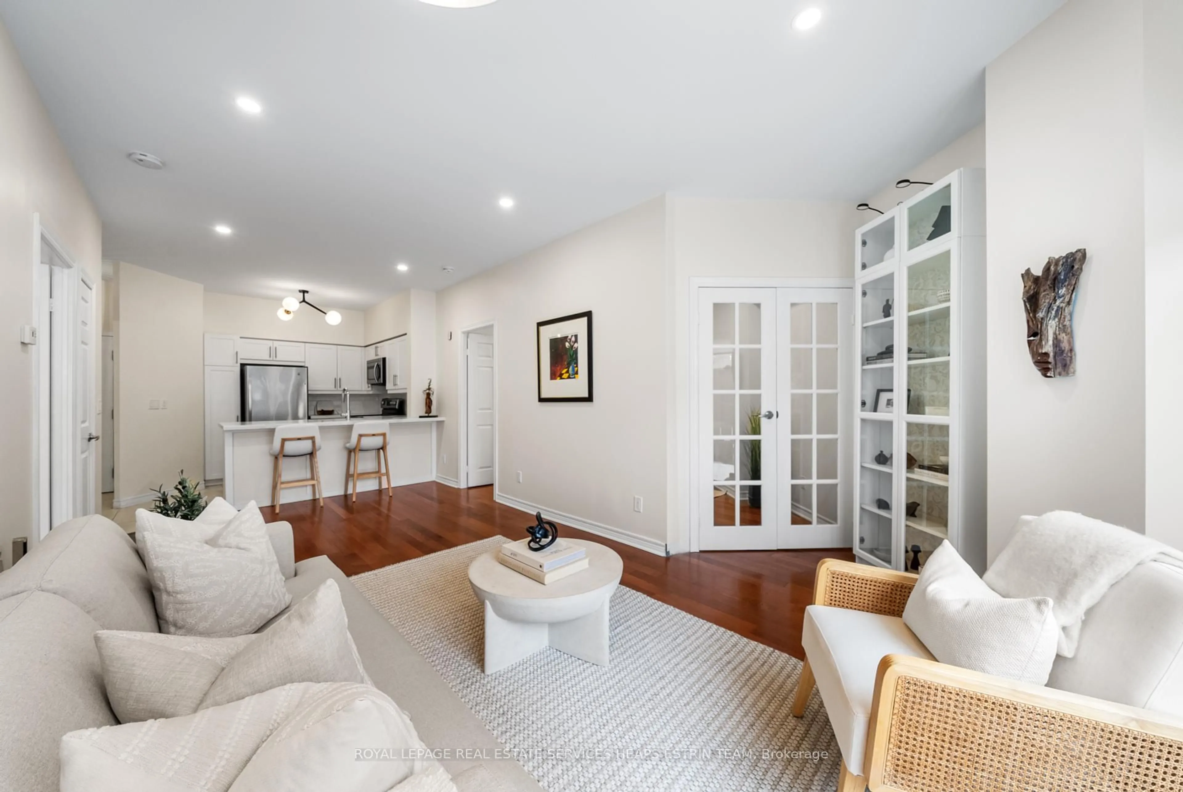 Living room with furniture, unknown for 211 Randolph Rd #106, Toronto Ontario M4G 4H1