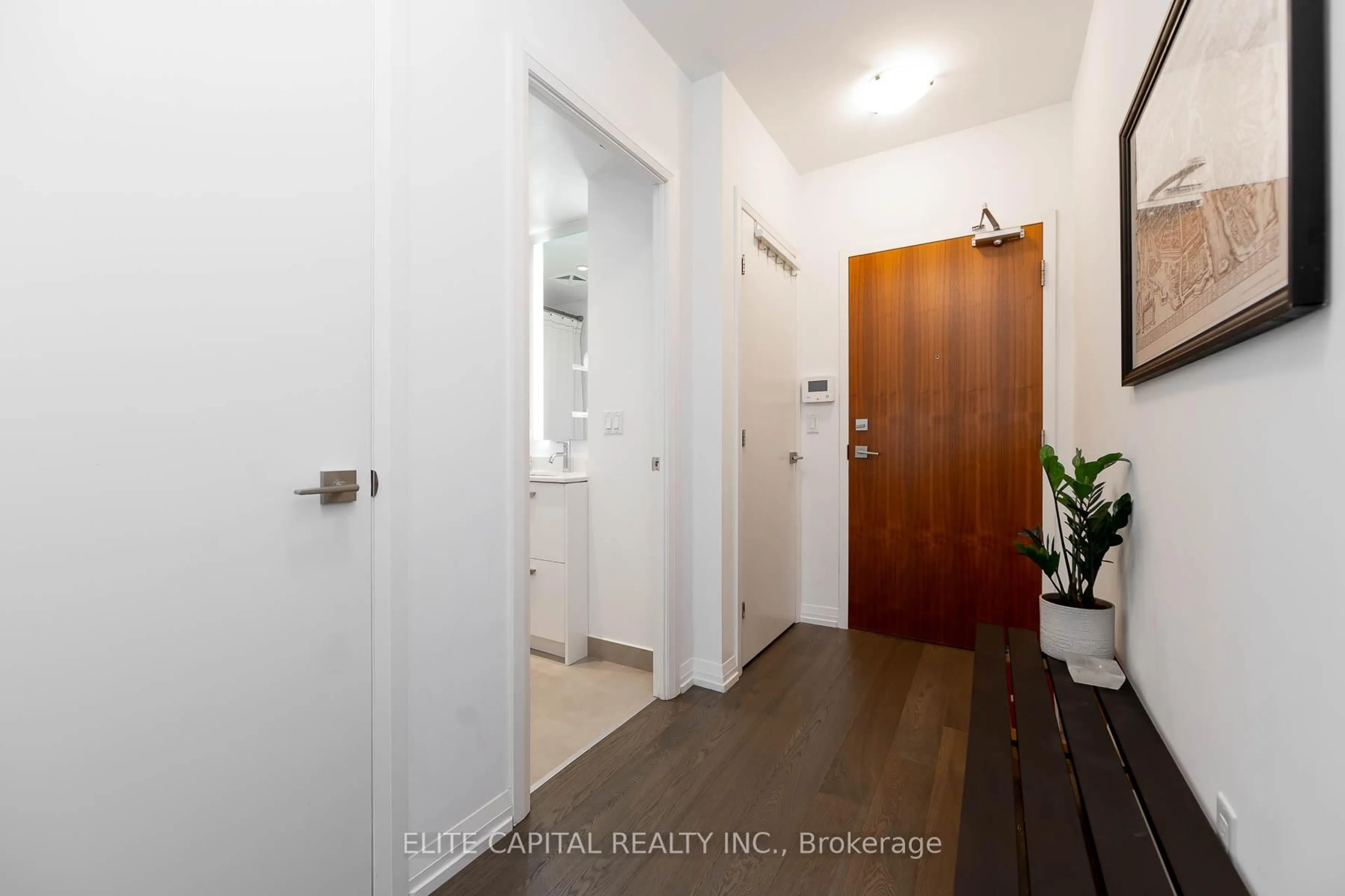 Indoor entryway for 835 St Clair Ave #417, Toronto Ontario M6C 0A8