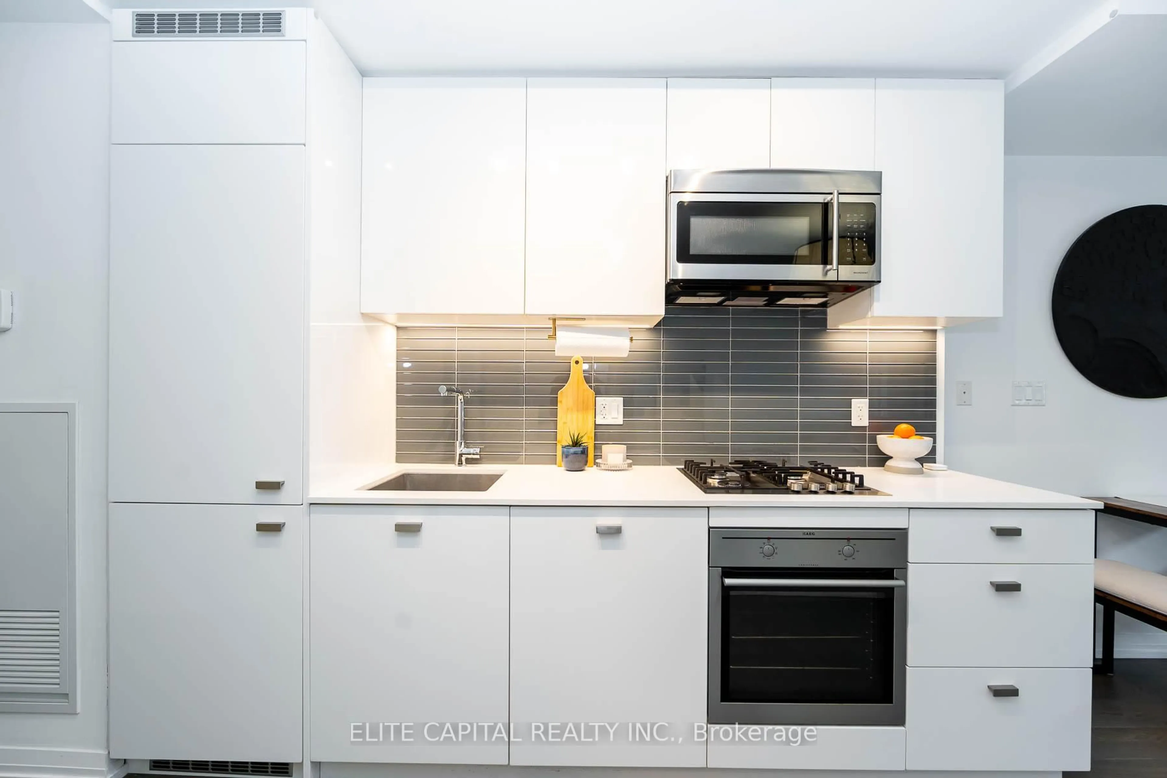Standard kitchen, unknown for 835 St Clair Ave #417, Toronto Ontario M6C 0A8