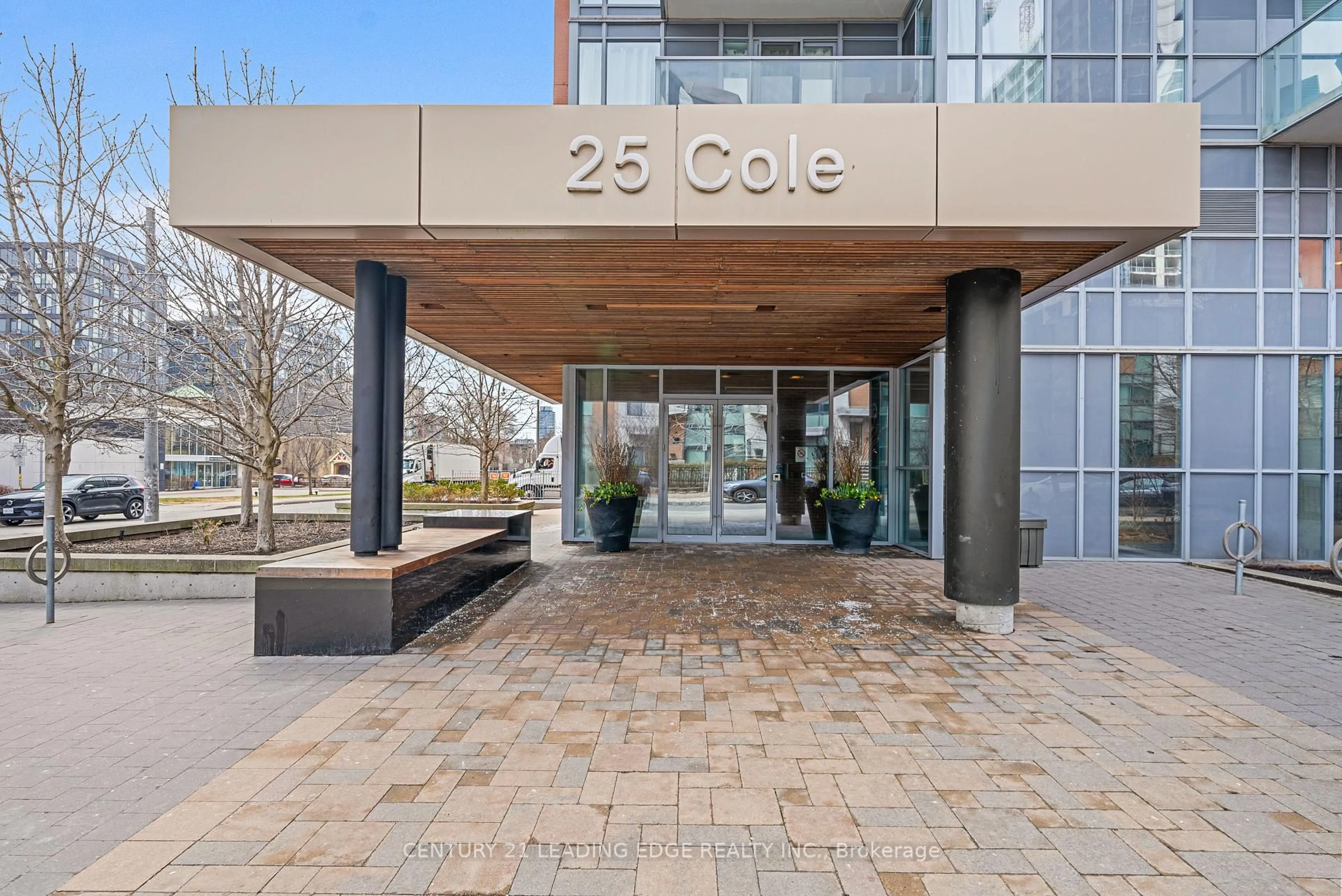 Indoor foyer for 25 Cole St #621, Toronto Ontario M5A 4M3