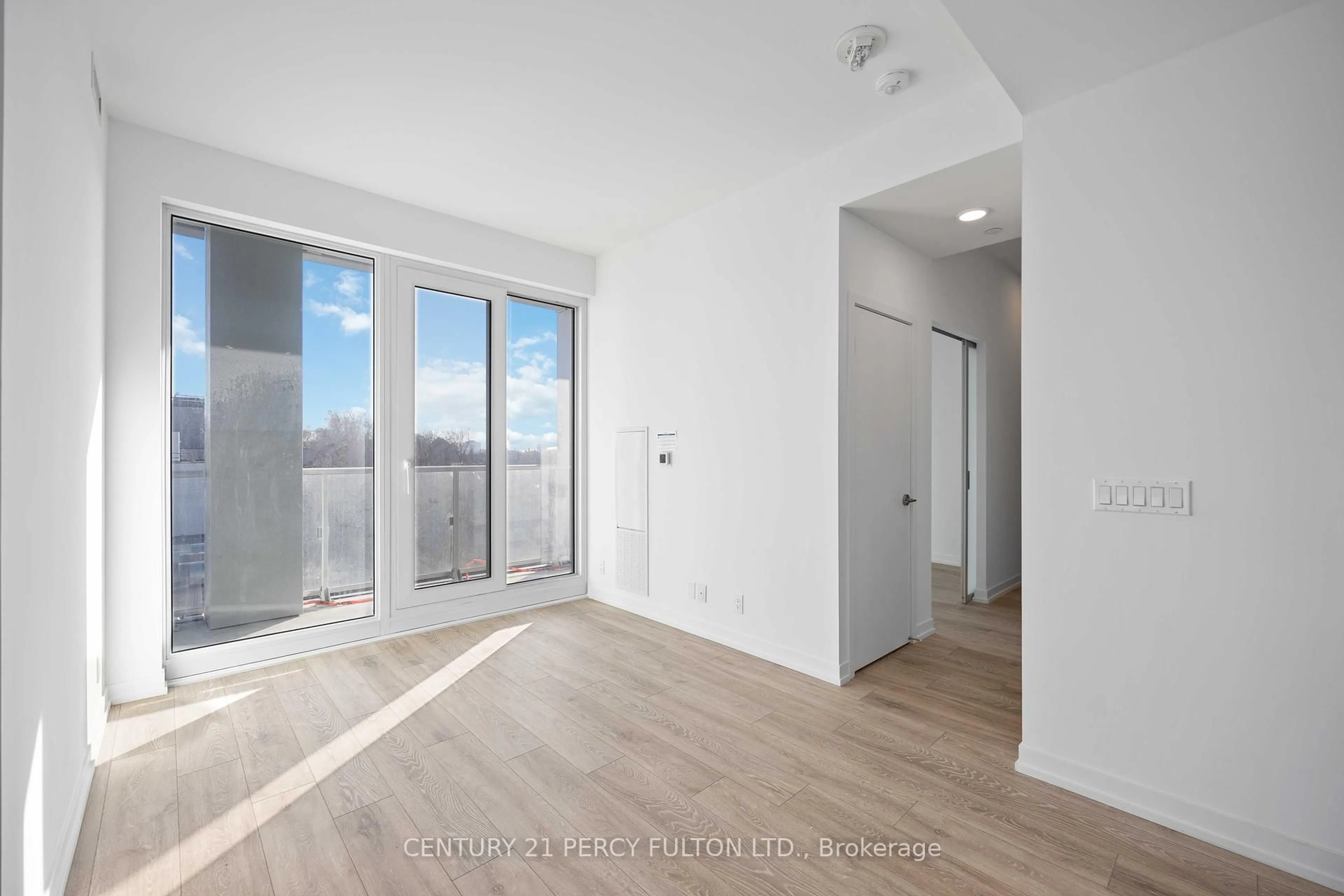 Unknown for 2020 Bathurst St #827, Toronto Ontario M5P 0A6