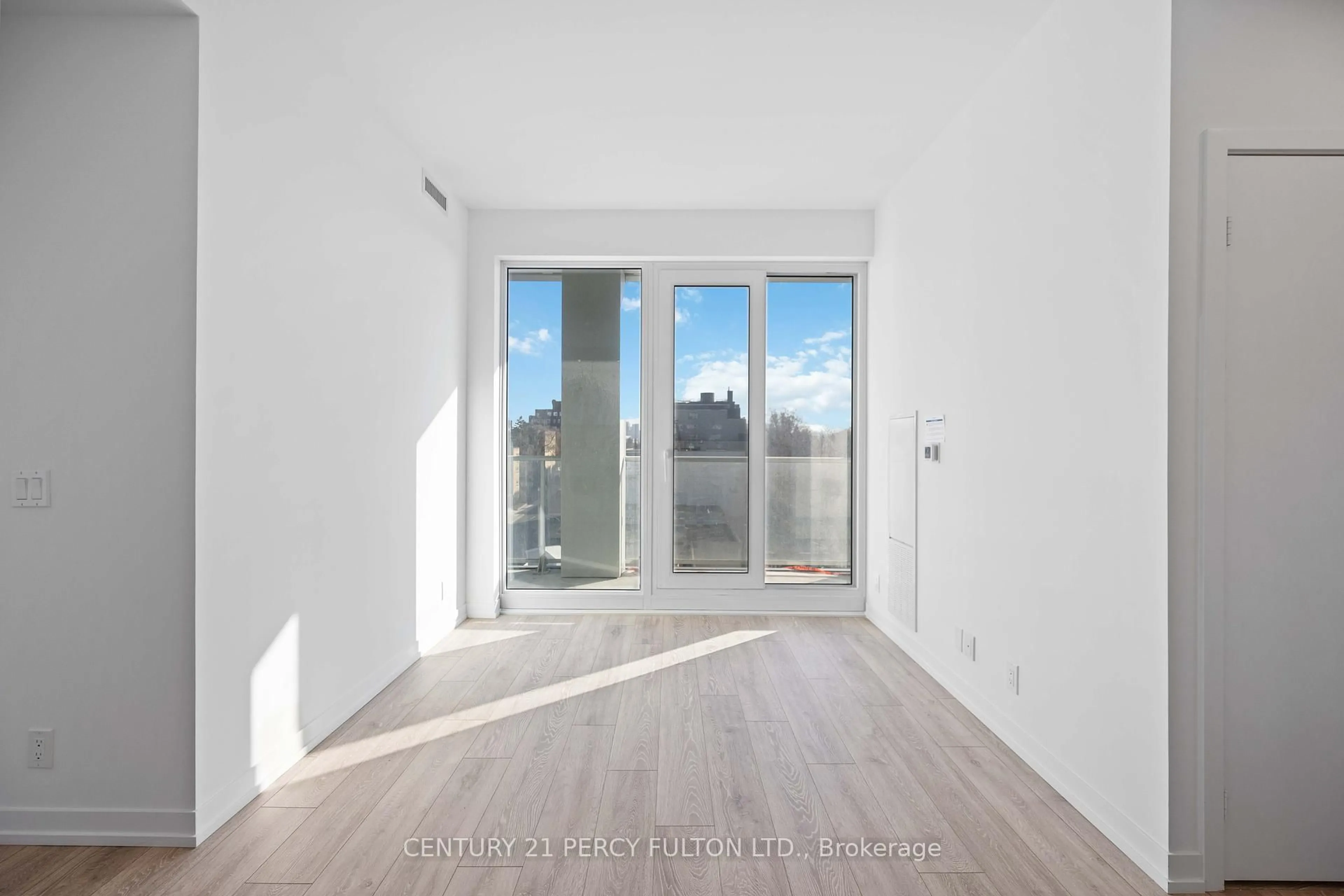 A pic of a room for 2020 Bathurst St #827, Toronto Ontario M5P 0A6