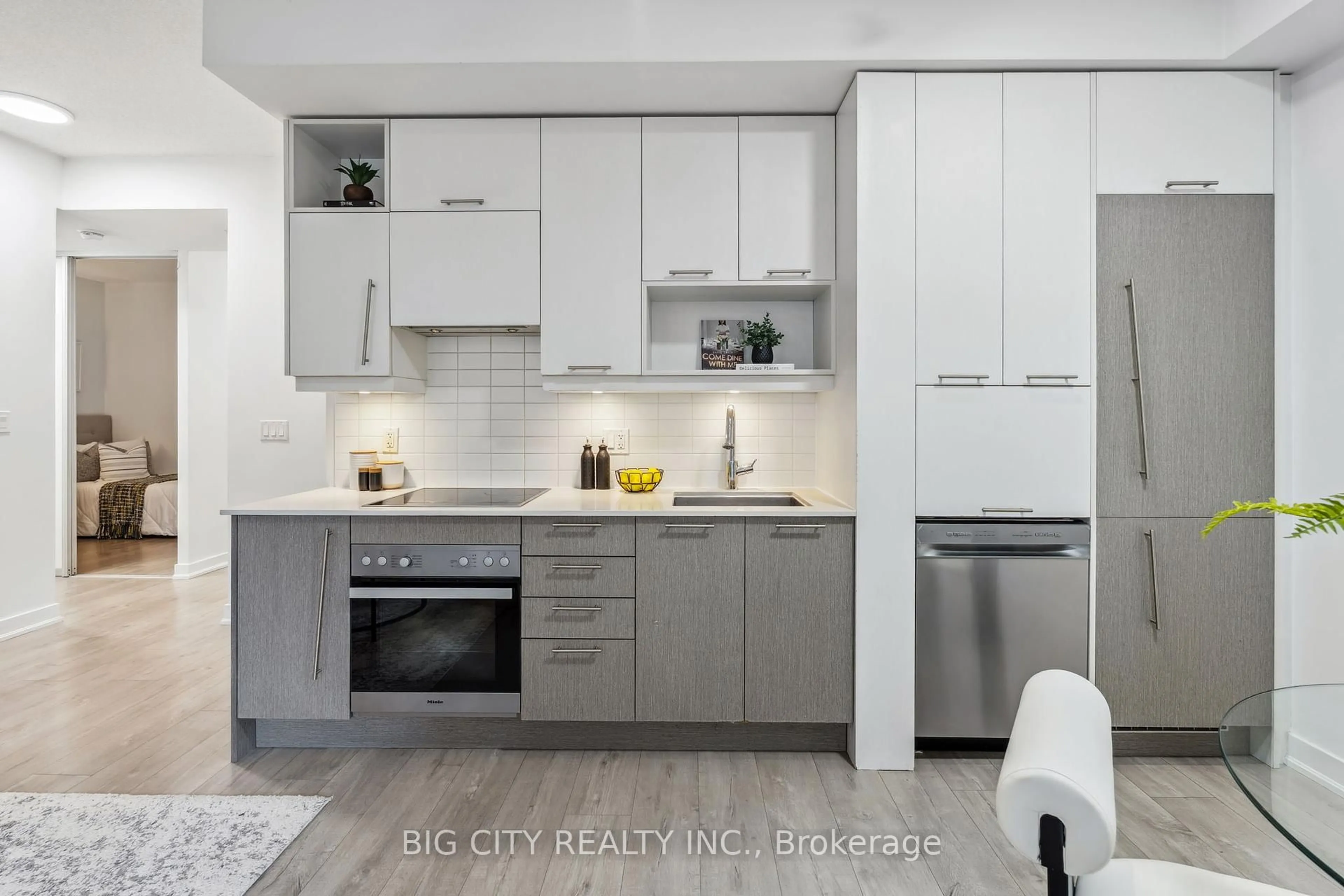Open concept kitchen, unknown for 199 Richmond St #518, Toronto Ontario M5V 0H4