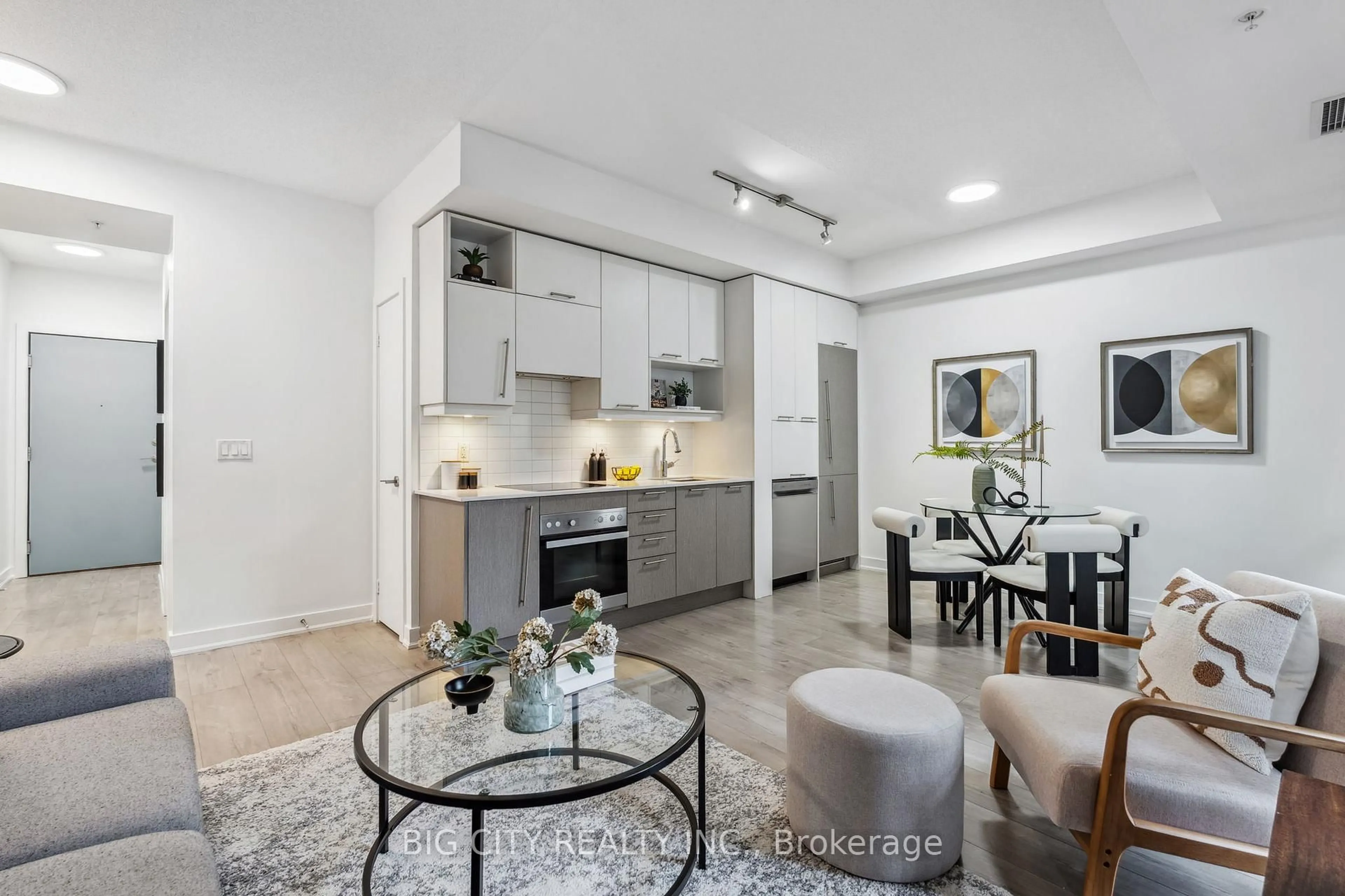 Open concept kitchen, ceramic/tile floor for 199 Richmond St #518, Toronto Ontario M5V 0H4