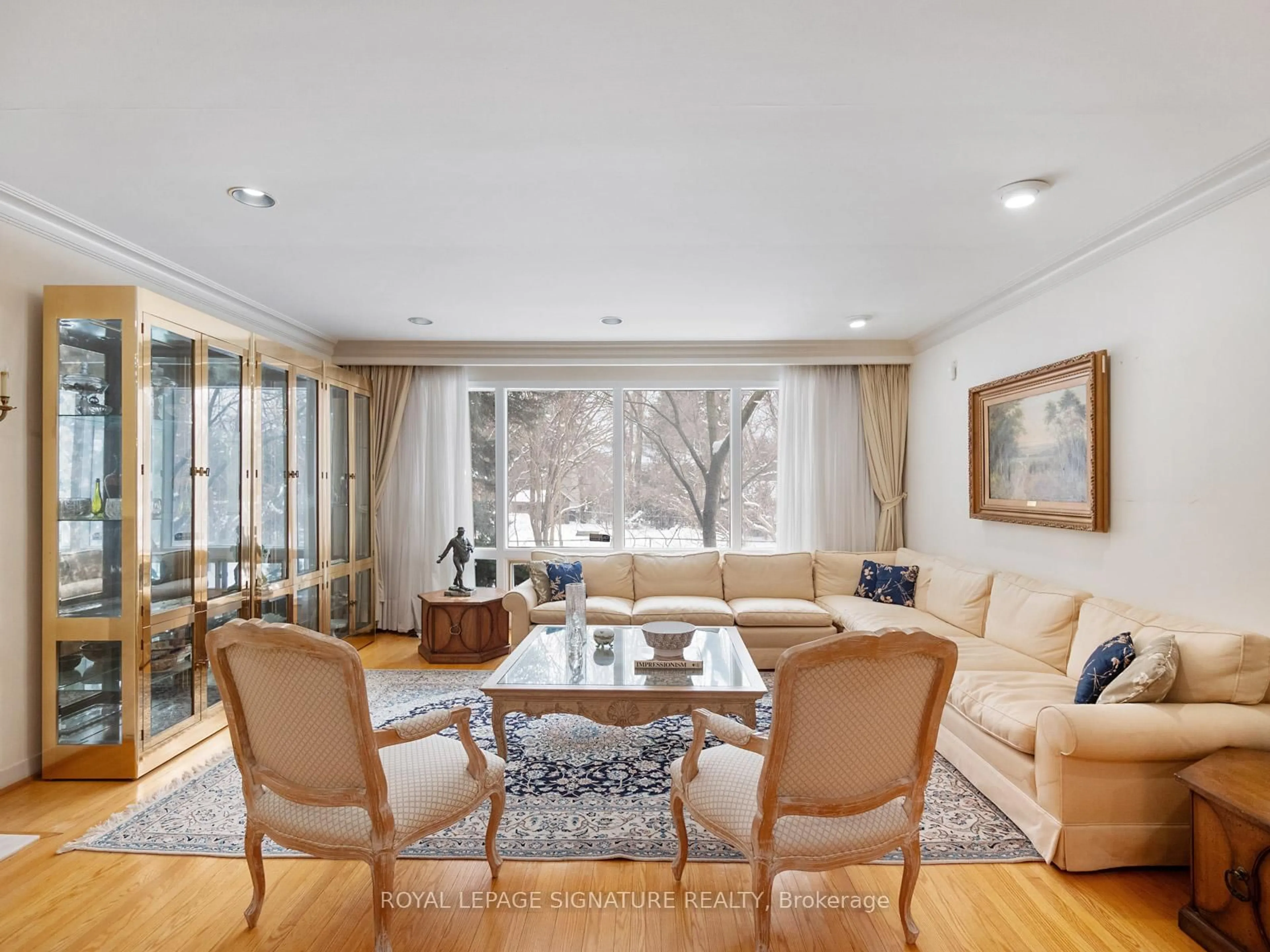 Living room with furniture, unknown for 36 Chieftain Cres, Toronto Ontario M2L 2H4