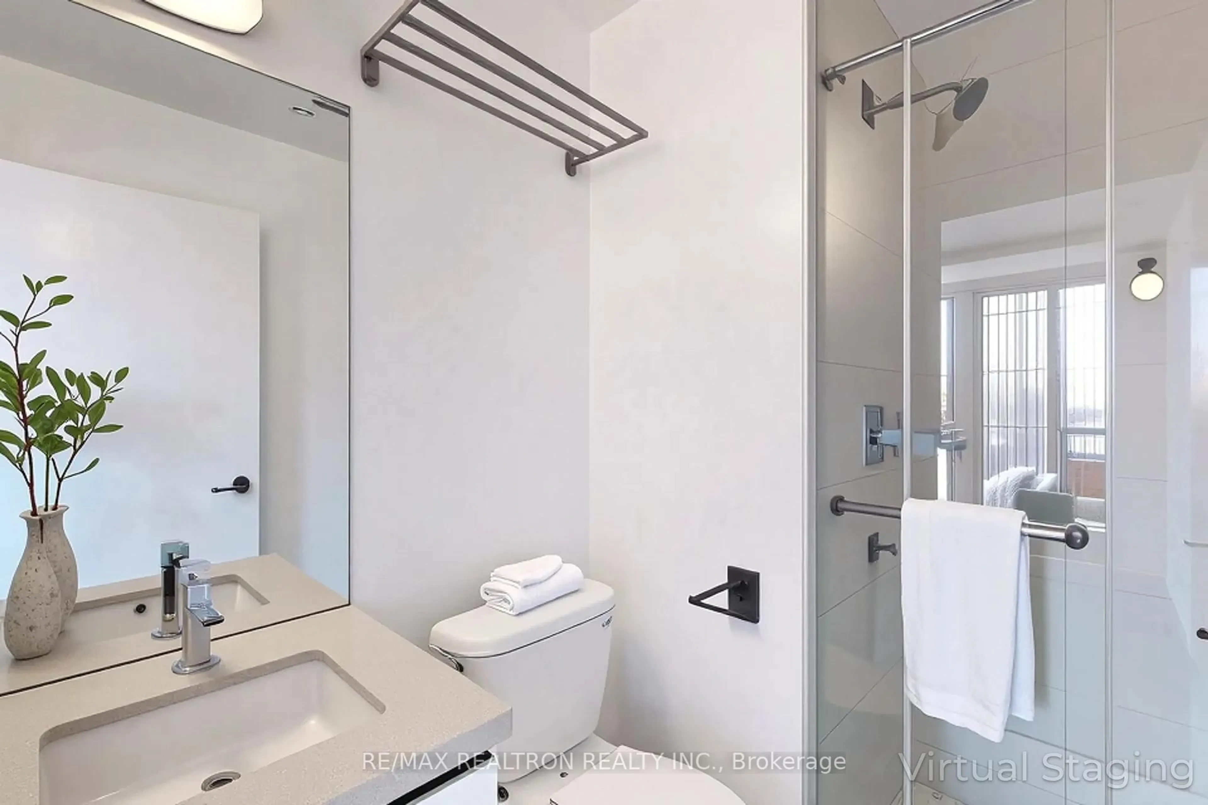 Standard bathroom, ceramic/tile floor for 8 Eglinton Ave #1102, Toronto Ontario M4P 1A6