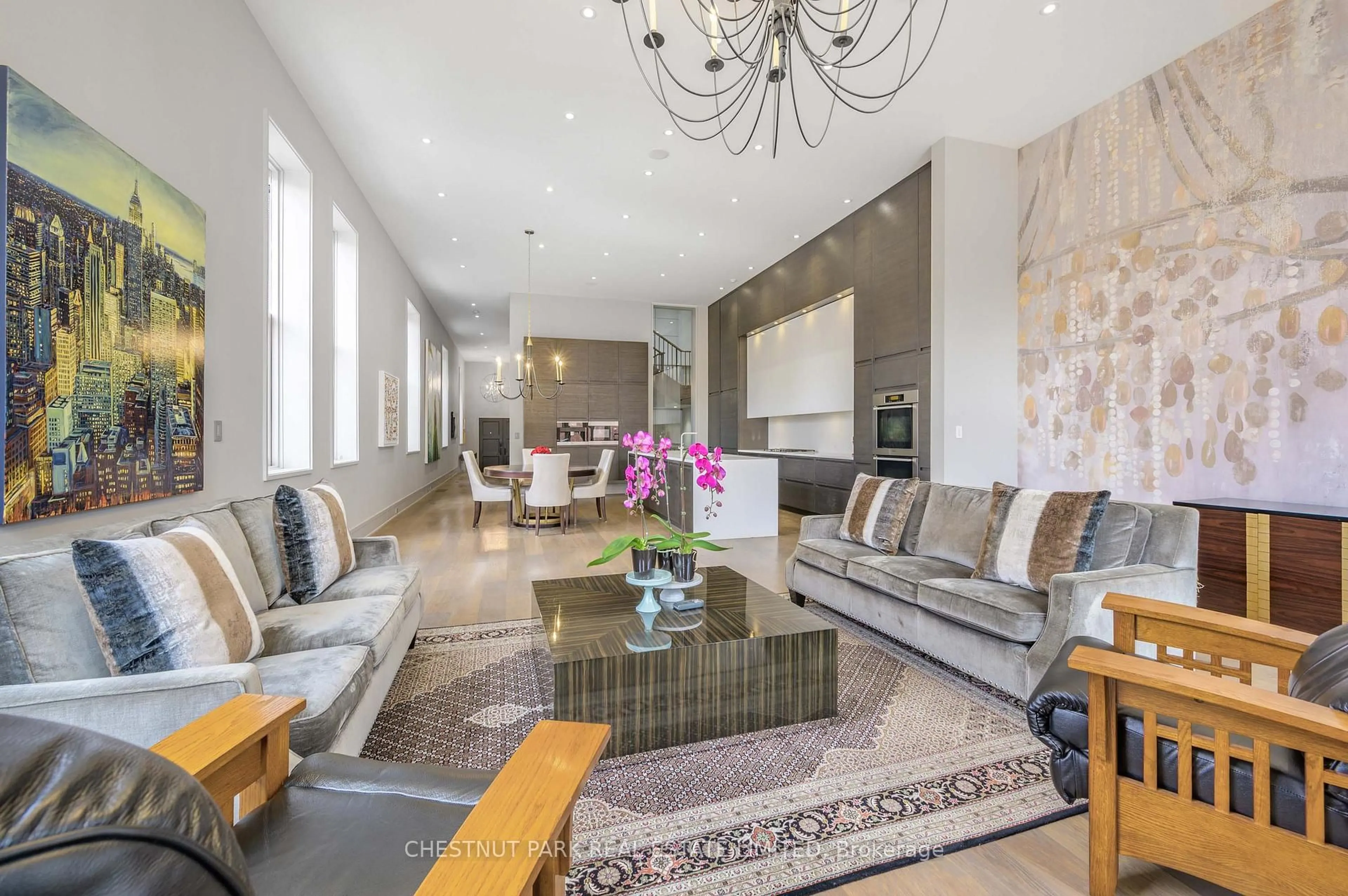 Living room with furniture, unknown for 314 Palmerston Blvd, Toronto Ontario M6G 2N6