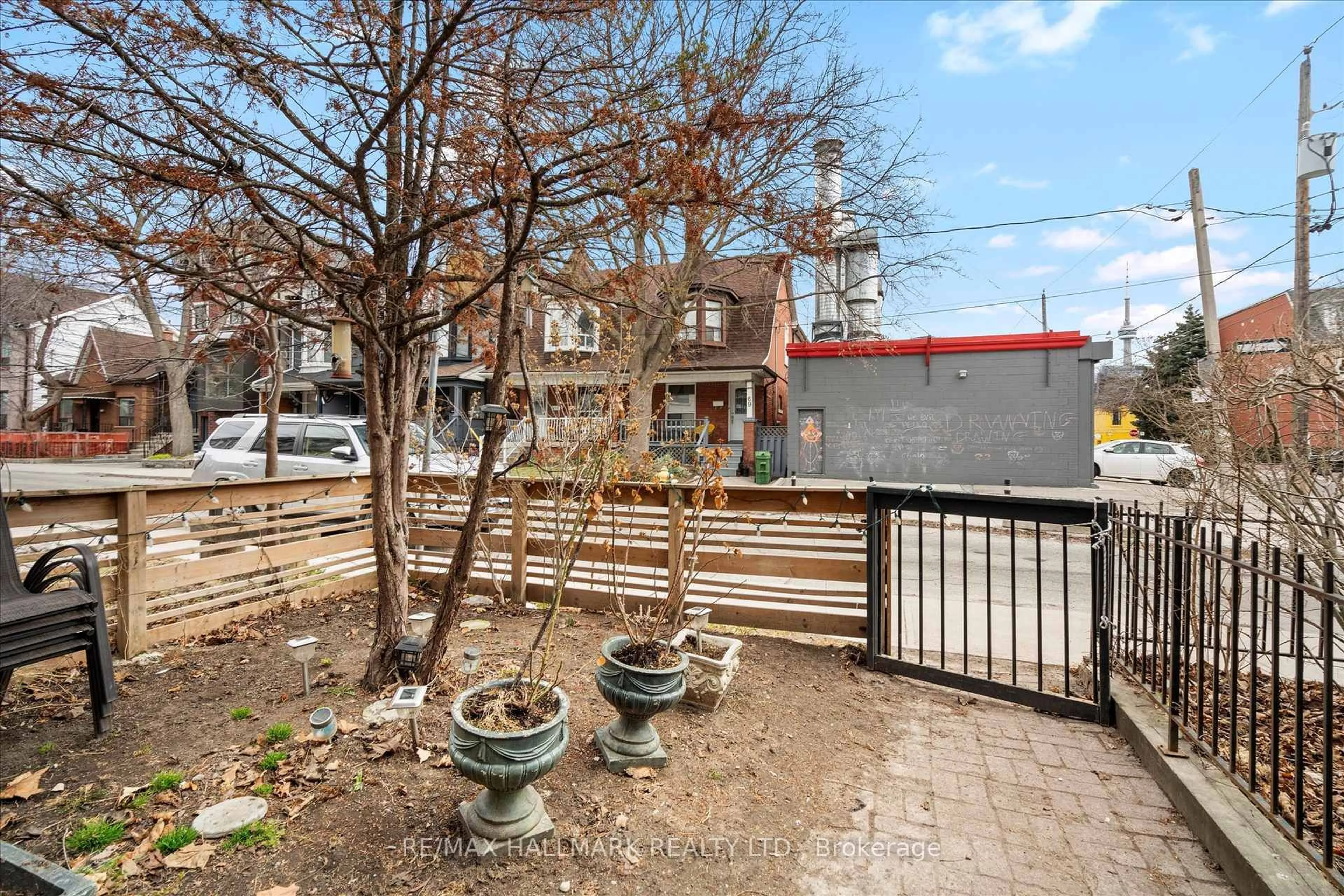 Unknown for 42 Massey St, Toronto Ontario M6J 2T4