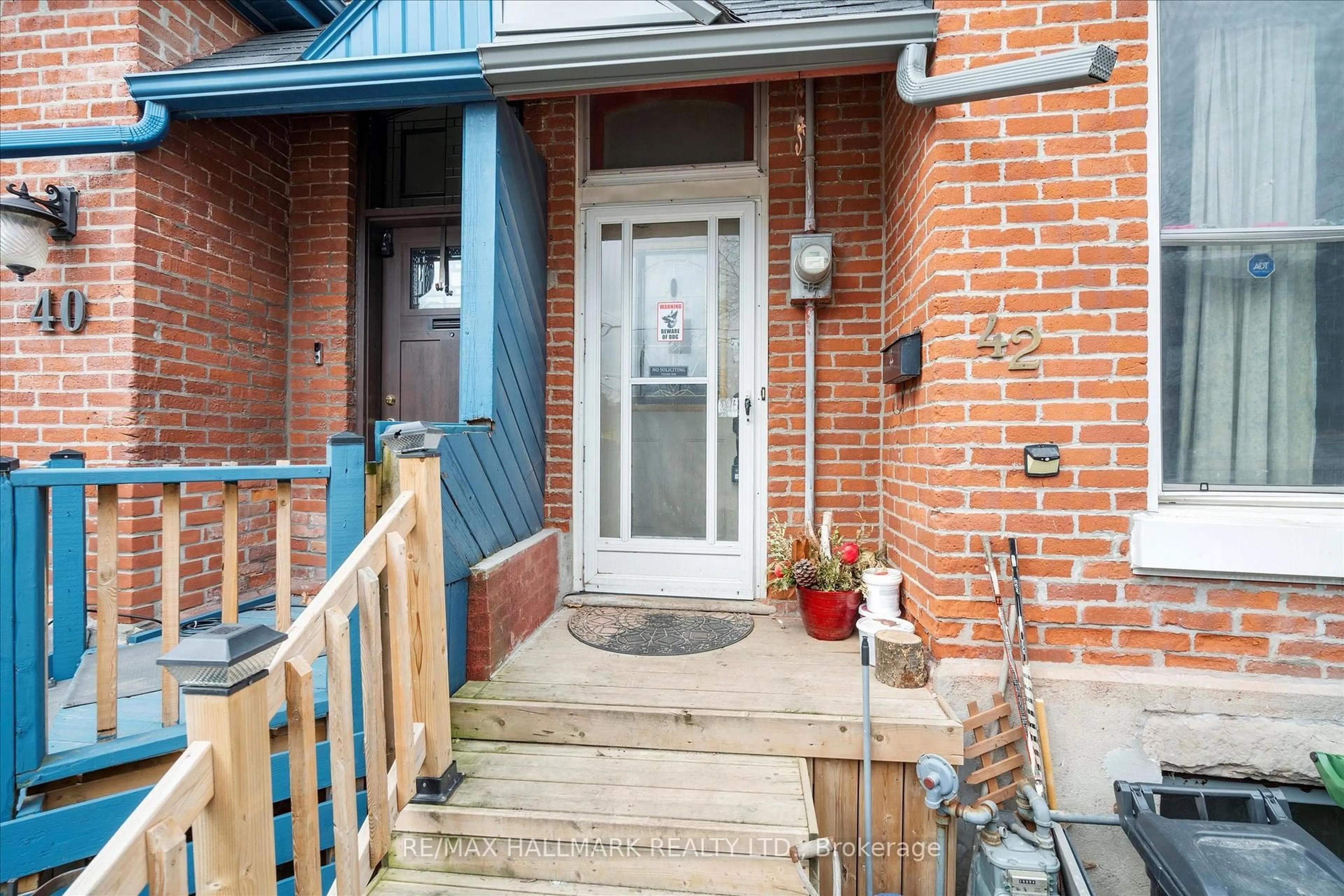 Unknown for 42 Massey St, Toronto Ontario M6J 2T4