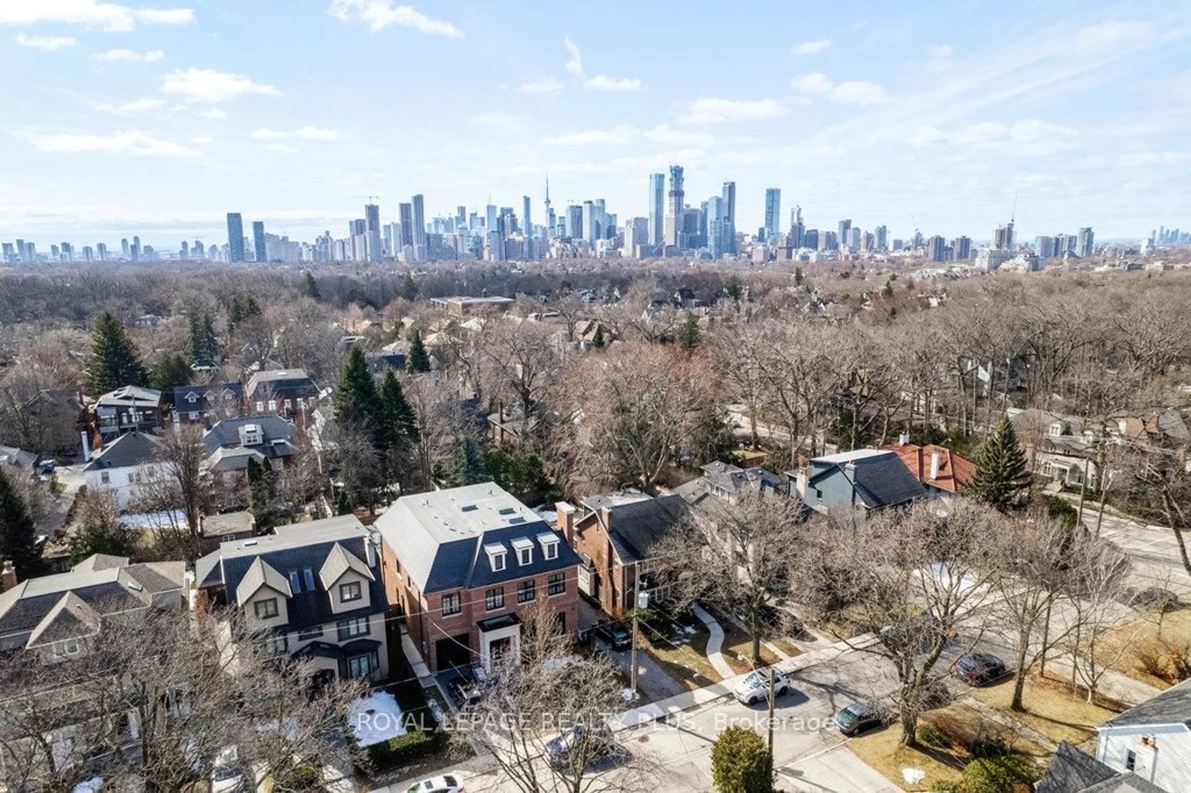 A pic from outside/outdoor area/front of a property/back of a property/a pic from drone, city buildings view from balcony for 225 Glenrose Ave, Toronto Ontario M4T 1L1
