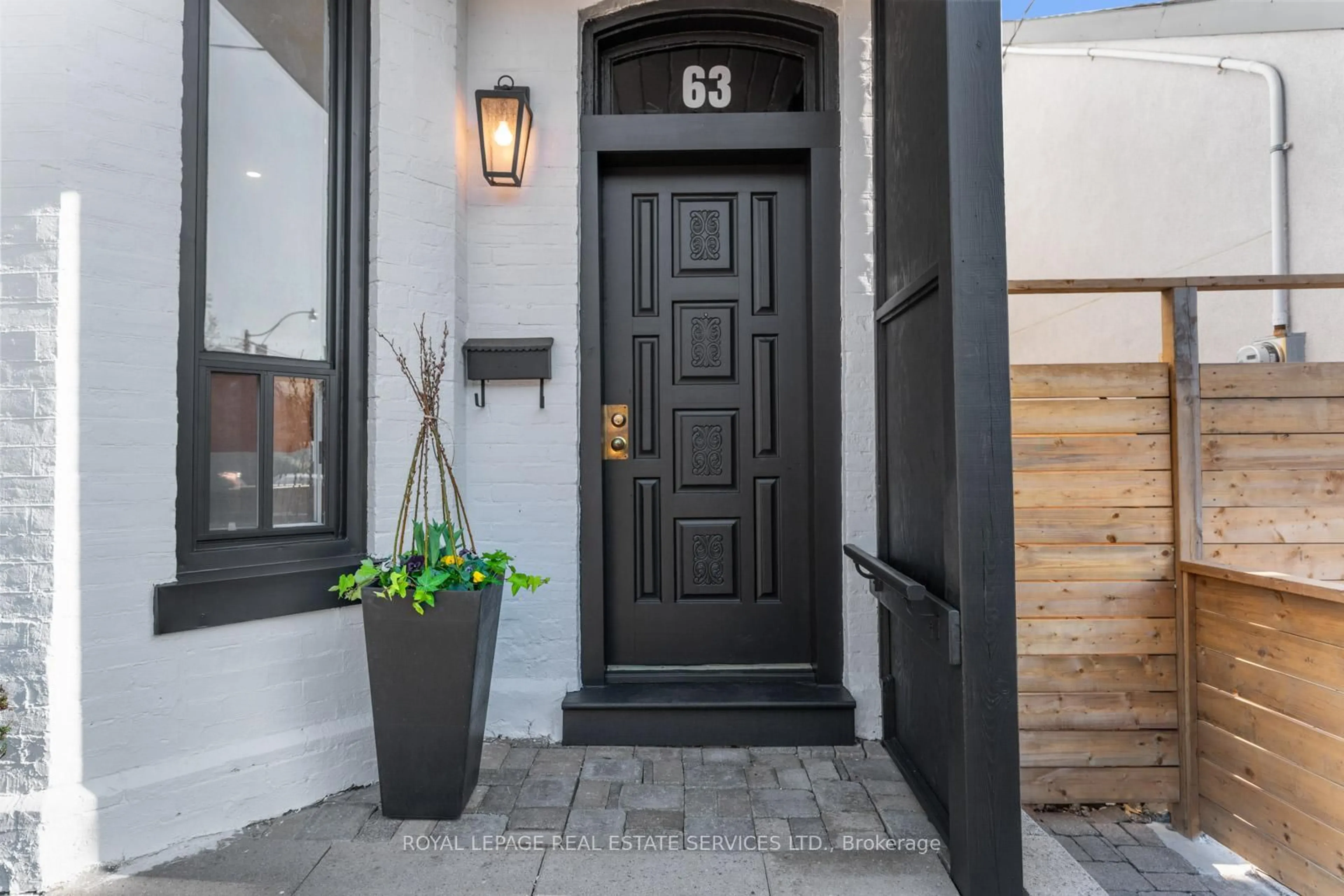 Indoor entryway for 63 Robinson St, Toronto Ontario M6J 1L4