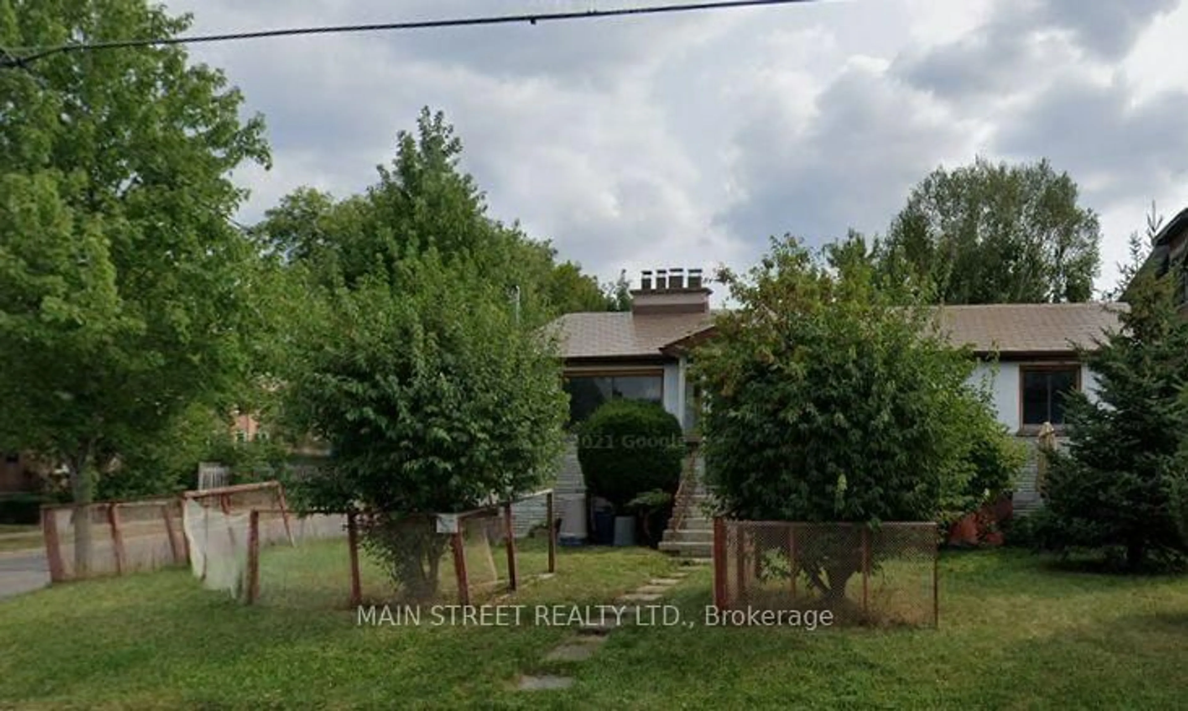 A pic from outside/outdoor area/front of a property/back of a property/a pic from drone, street for 99 Patricia Ave, Toronto Ontario M2M 1J3