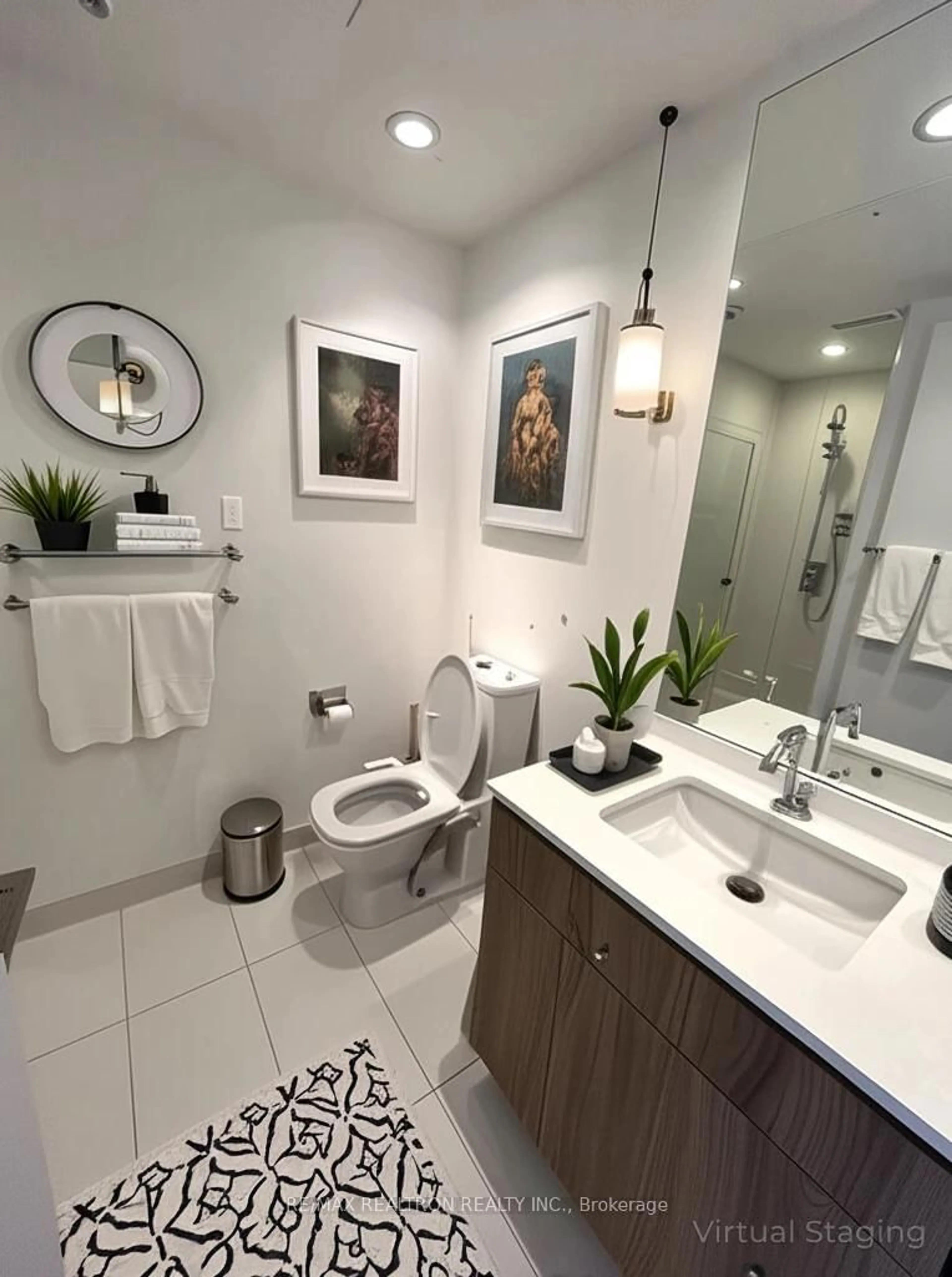 Contemporary bathroom, ceramic/tile floor for 60 Colborne St #2107, Toronto Ontario M5E 1E3
