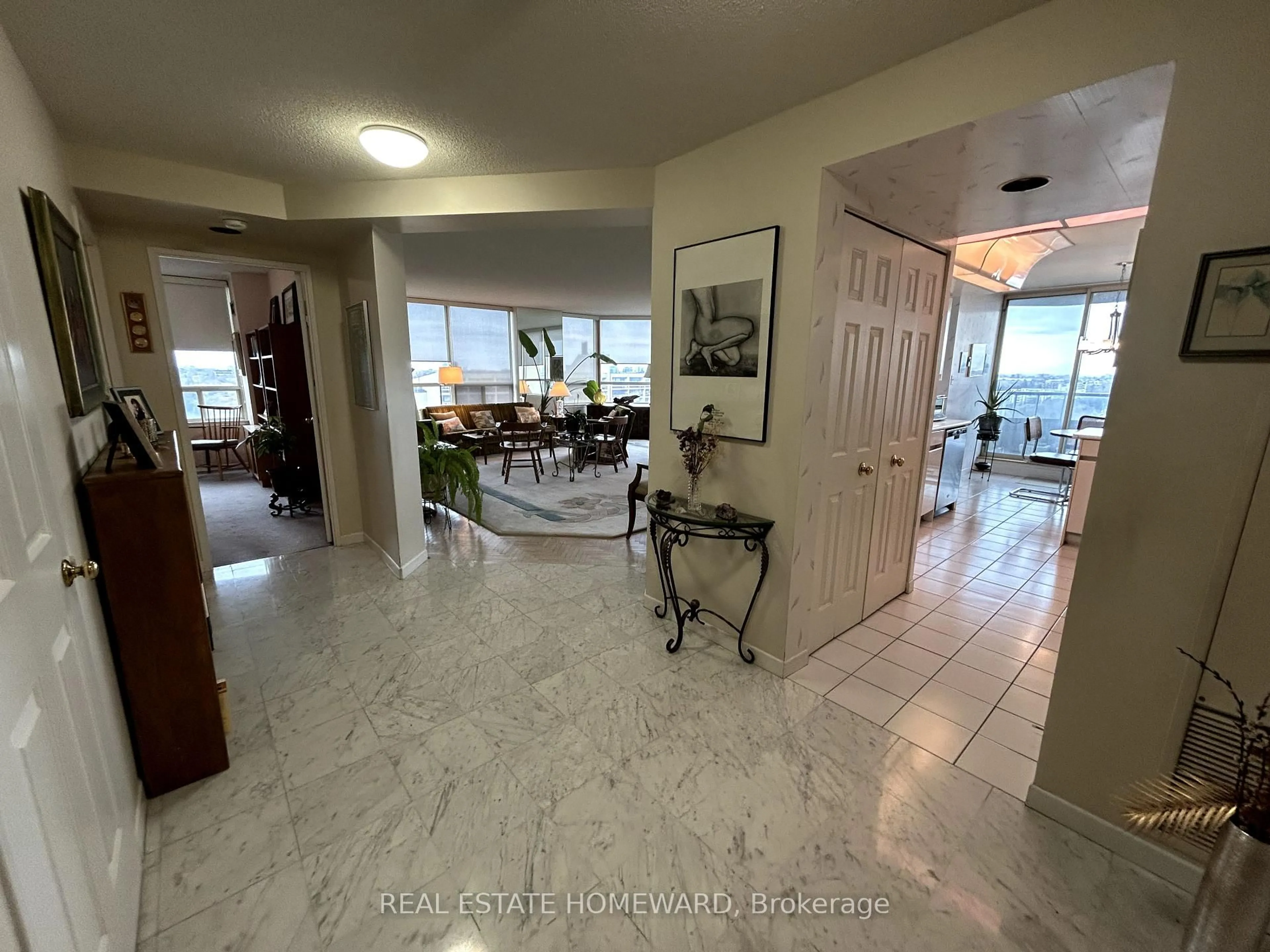 Indoor foyer for 10 Torresdale Ave #1604, Toronto Ontario M2R 3V8