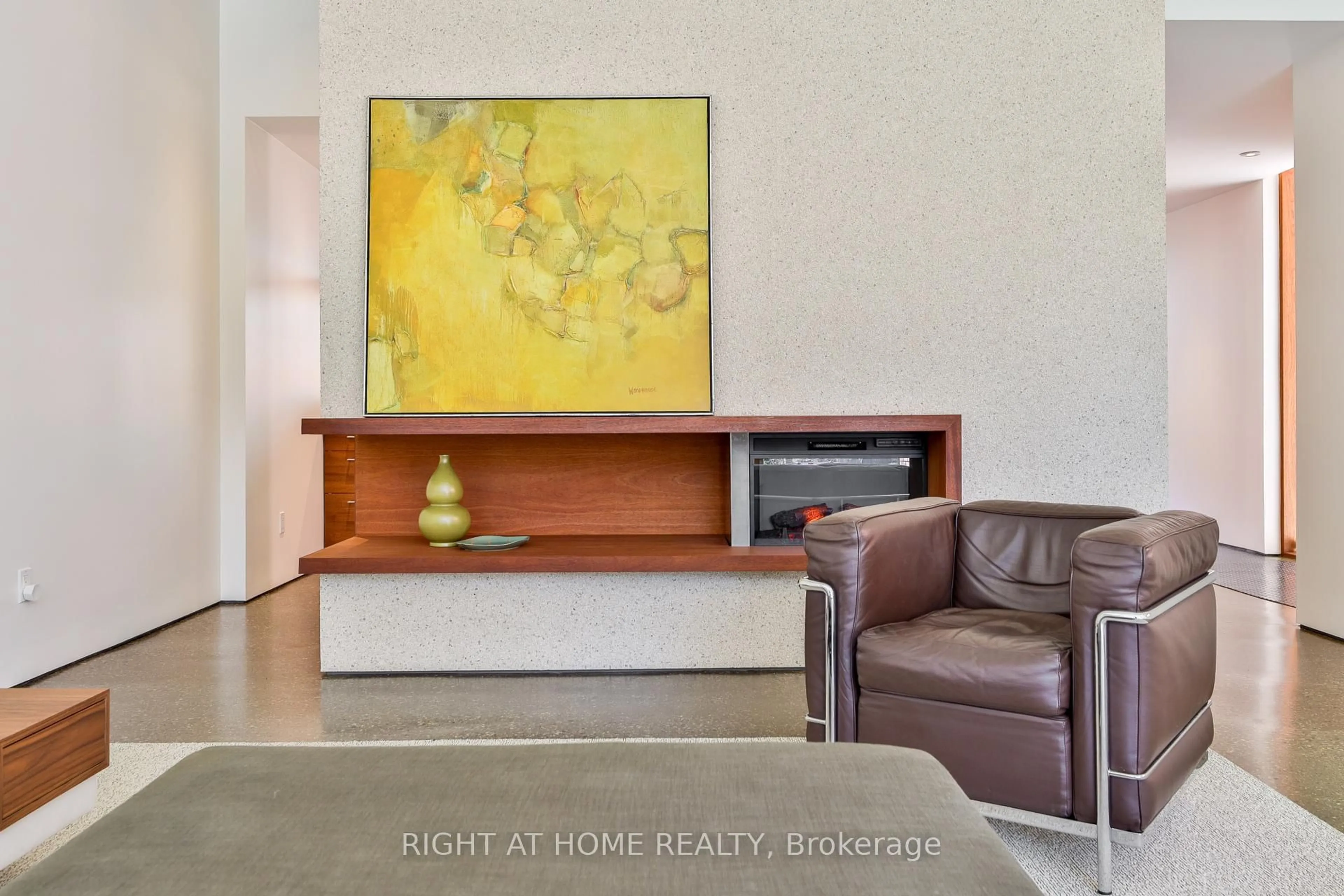 Lobby for 694 Richmond St, Toronto Ontario M6J 1C5