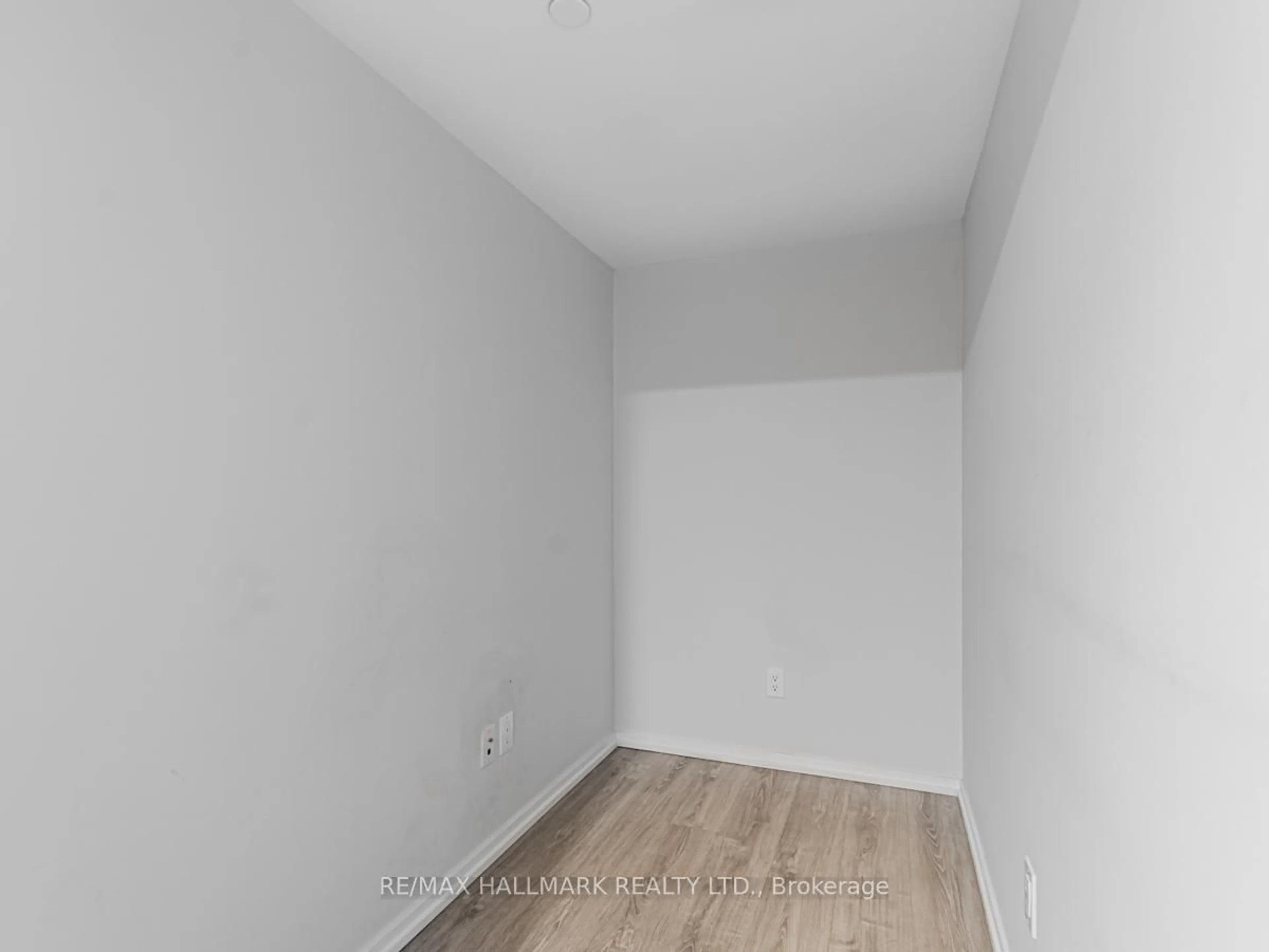 A pic of a room for 5 Soudan Ave #707, Toronto Ontario M4S 0B1