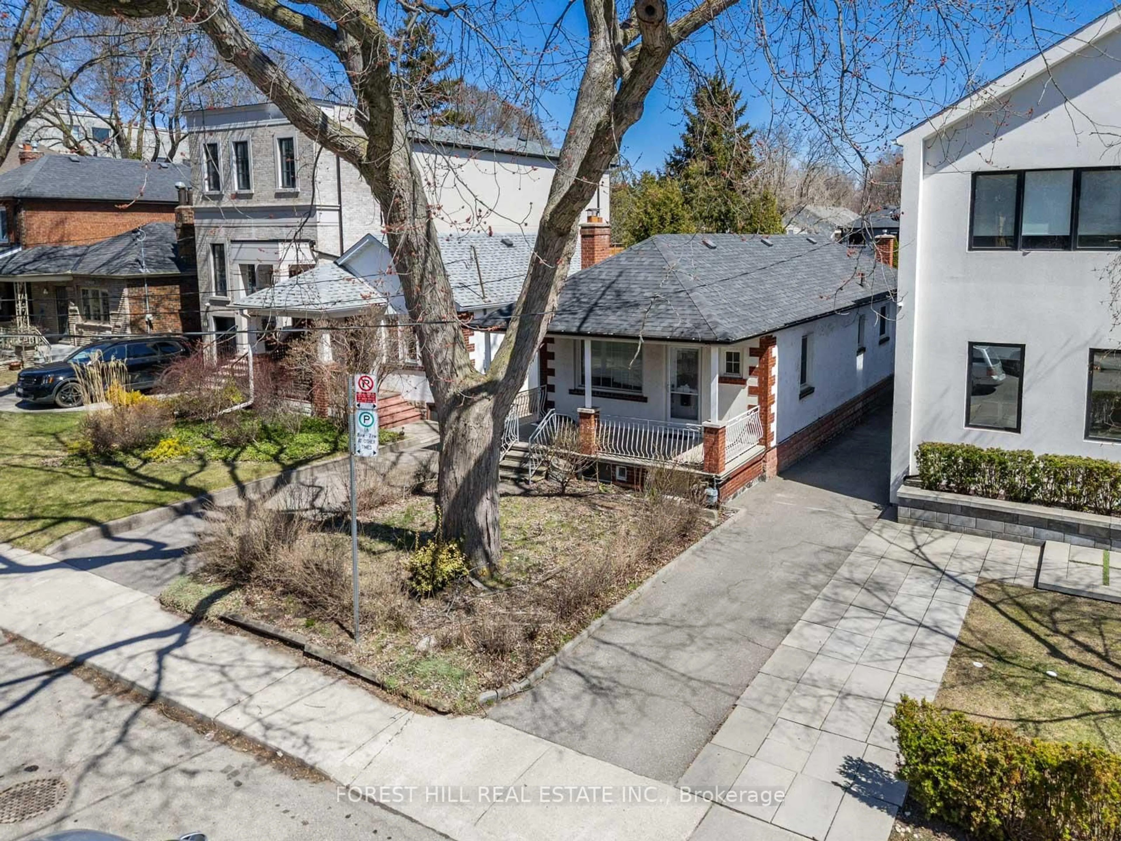 A pic from outside/outdoor area/front of a property/back of a property/a pic from drone, street for 547 Atlas Ave, Toronto Ontario M6C 3R5