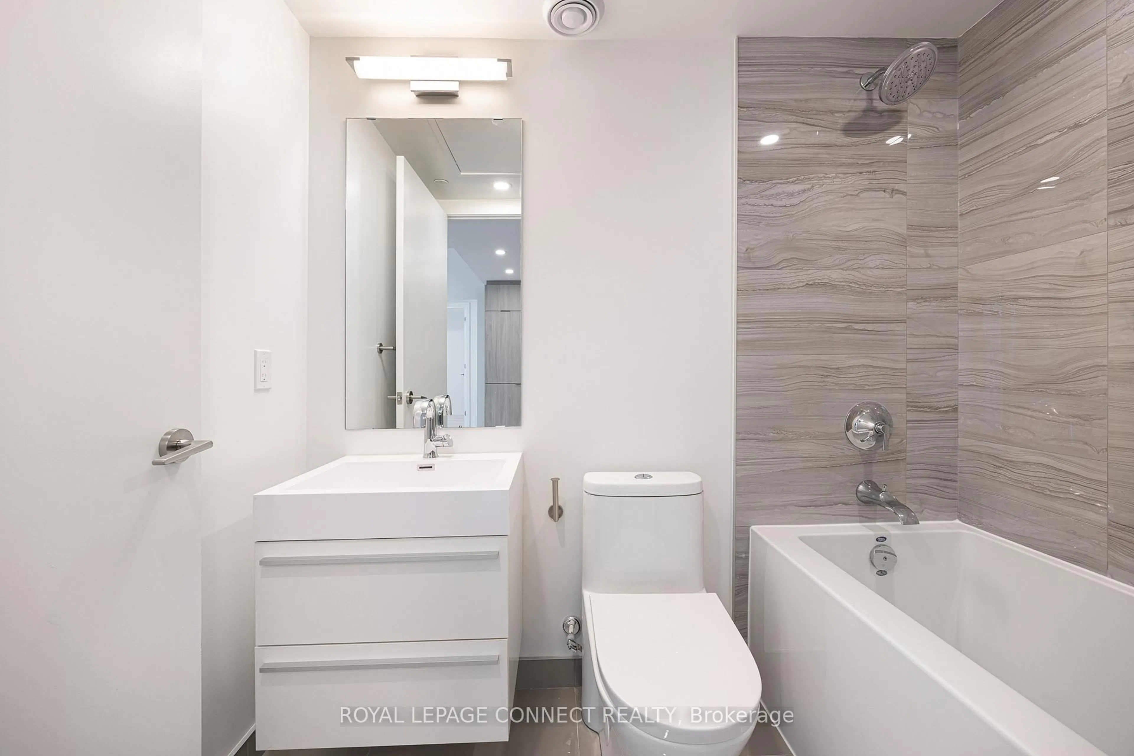 Standard bathroom, ceramic/tile floor for 39 Roehampton Ave #2907, Toronto Ontario M4P 0G1