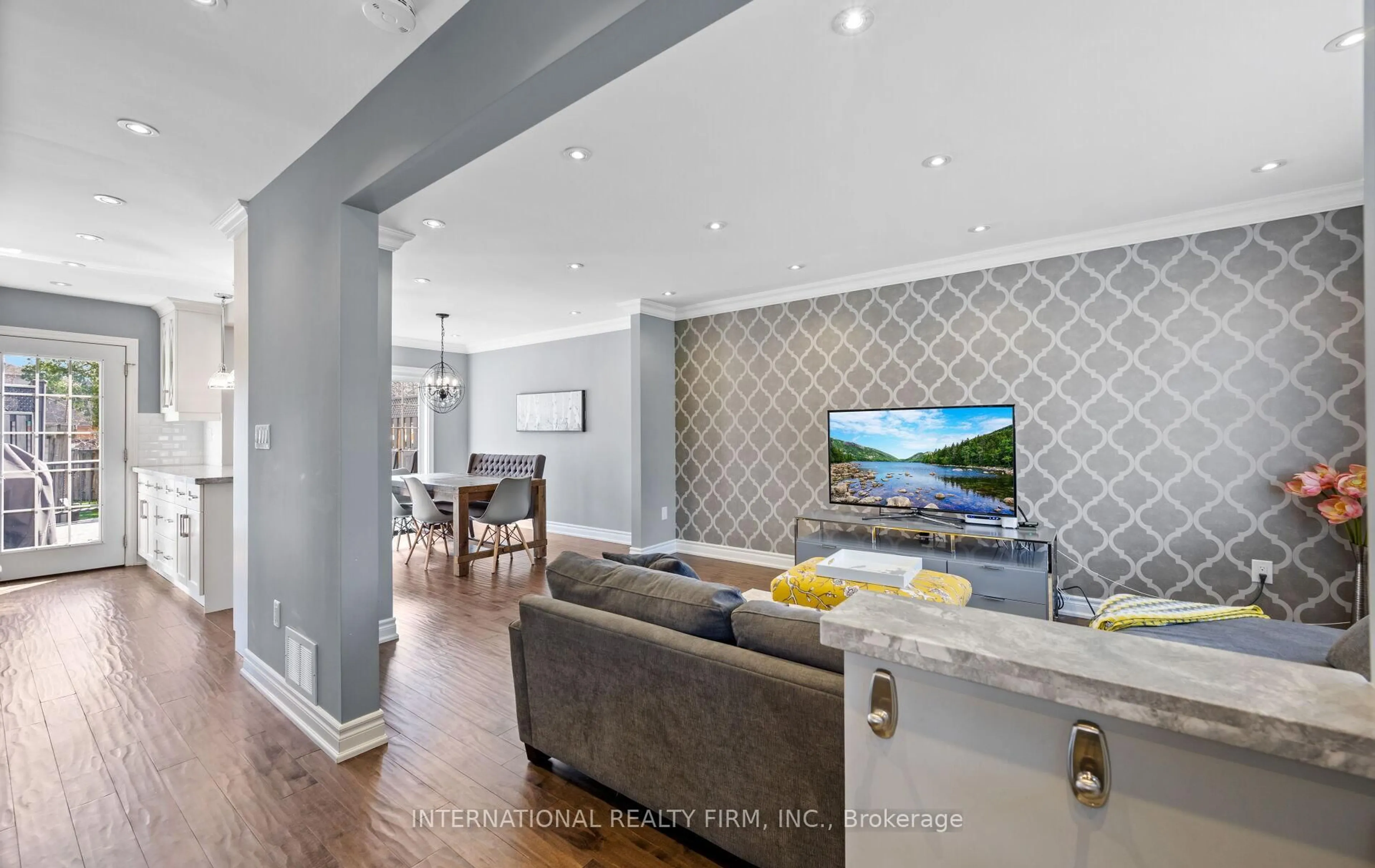 Home theater for 49 Brentcliffe Rd, Toronto Ontario M4G 3Y4