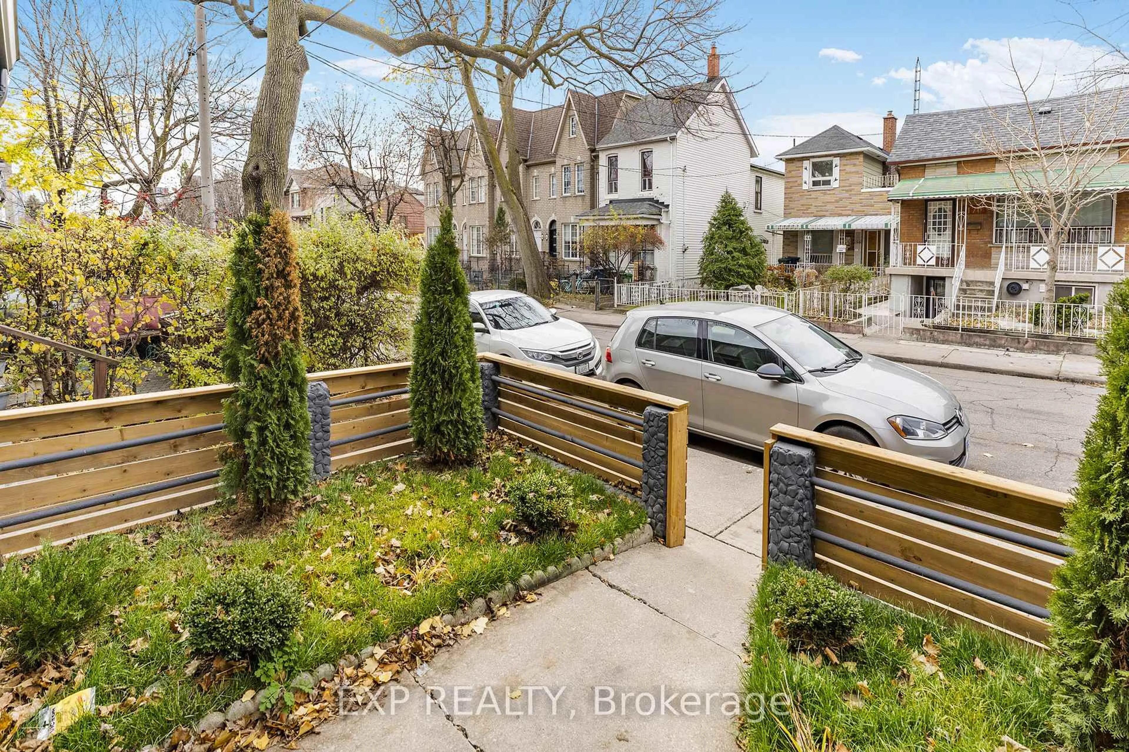 Unknown for 165 Claremont St, Toronto Ontario M6J 2M7