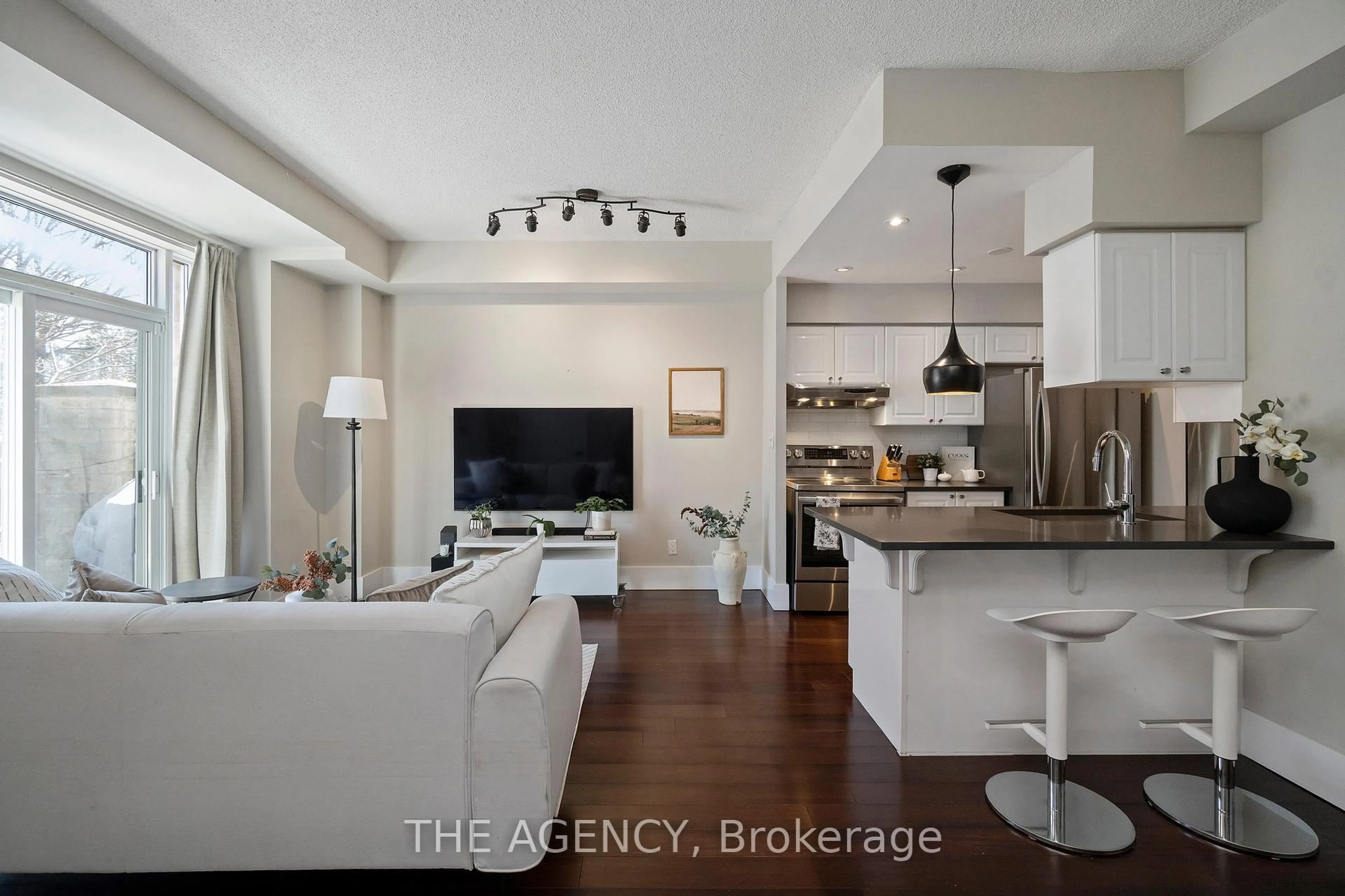 Open concept kitchen, unknown for 28 Stadium Rd #108, Toronto Ontario M5V 3P4