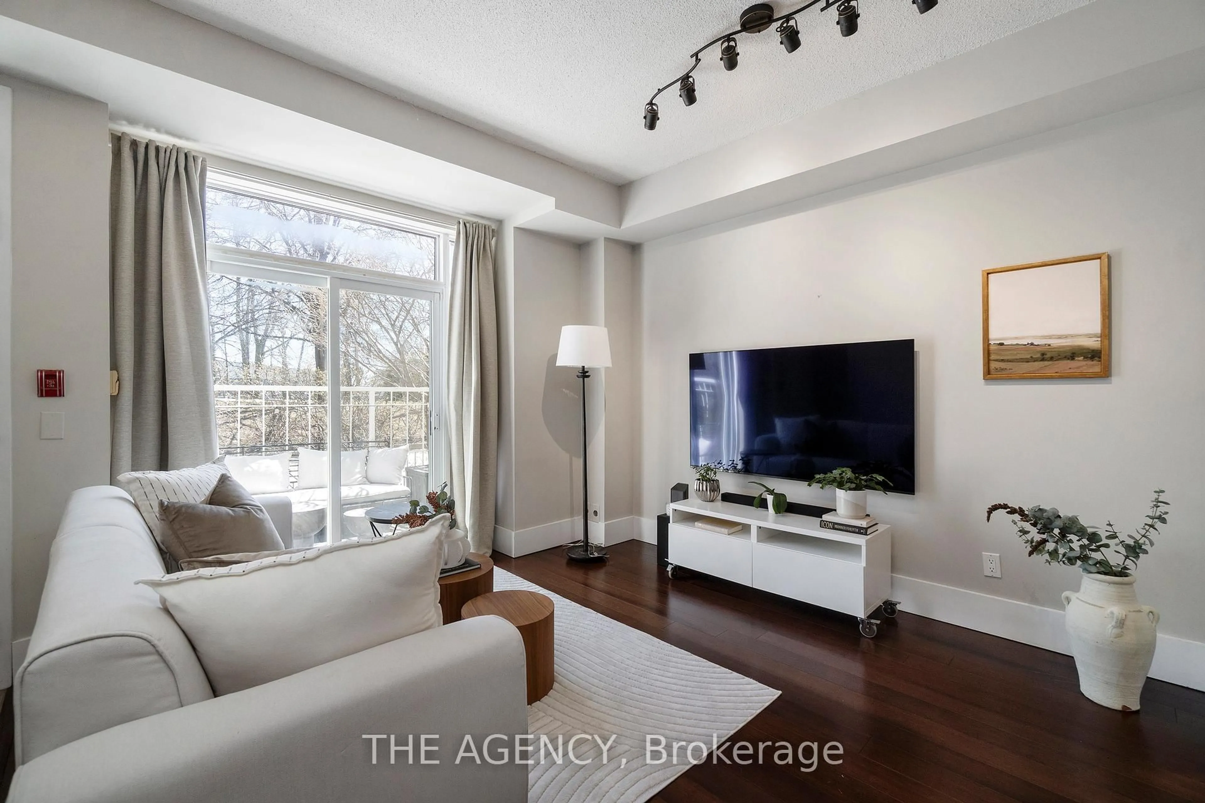 Living room with furniture, wood/laminate floor for 28 Stadium Rd #108, Toronto Ontario M5V 3P4