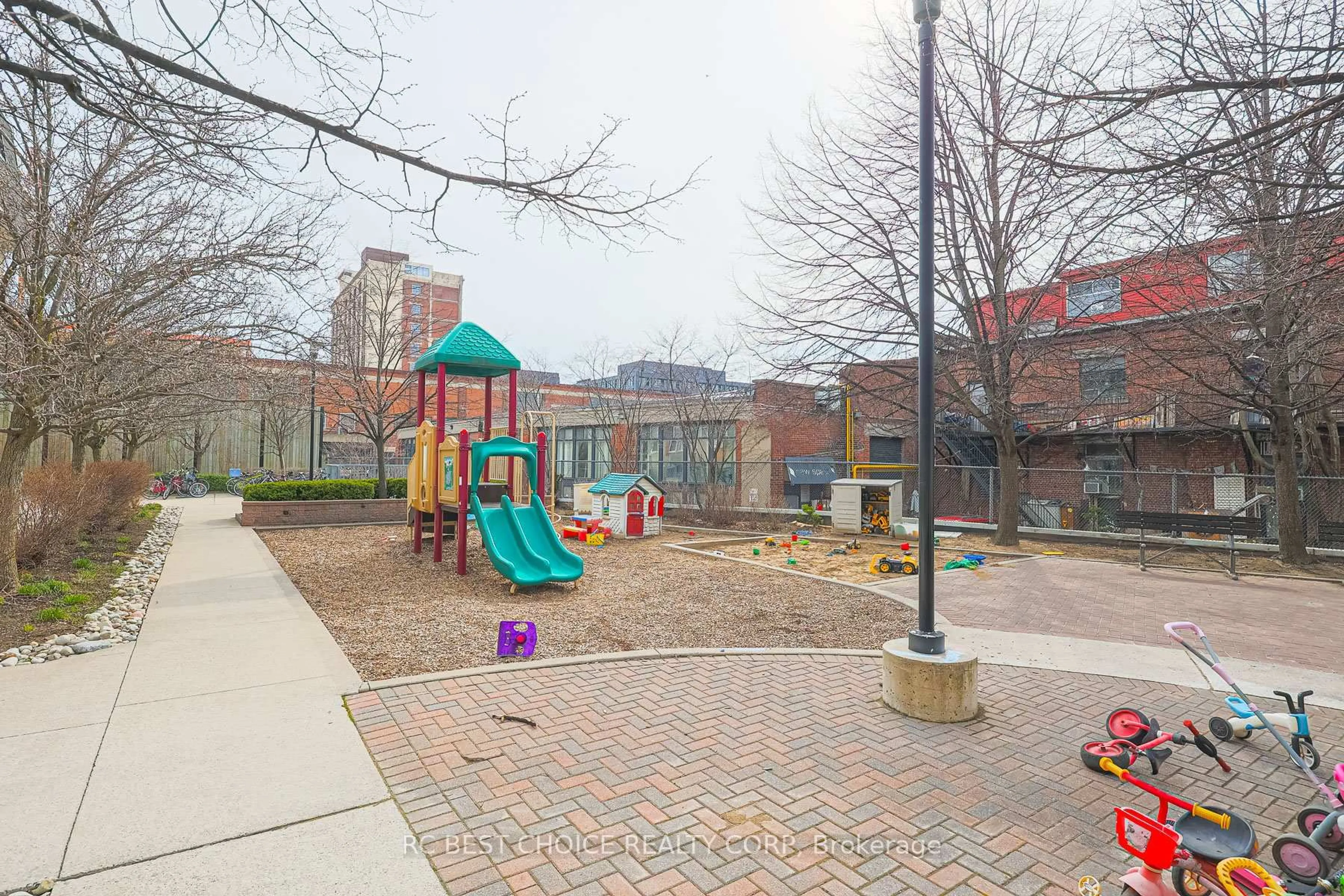 Patio, street for 10 Merchant Lane #233, Toronto Ontario M6P 4J6